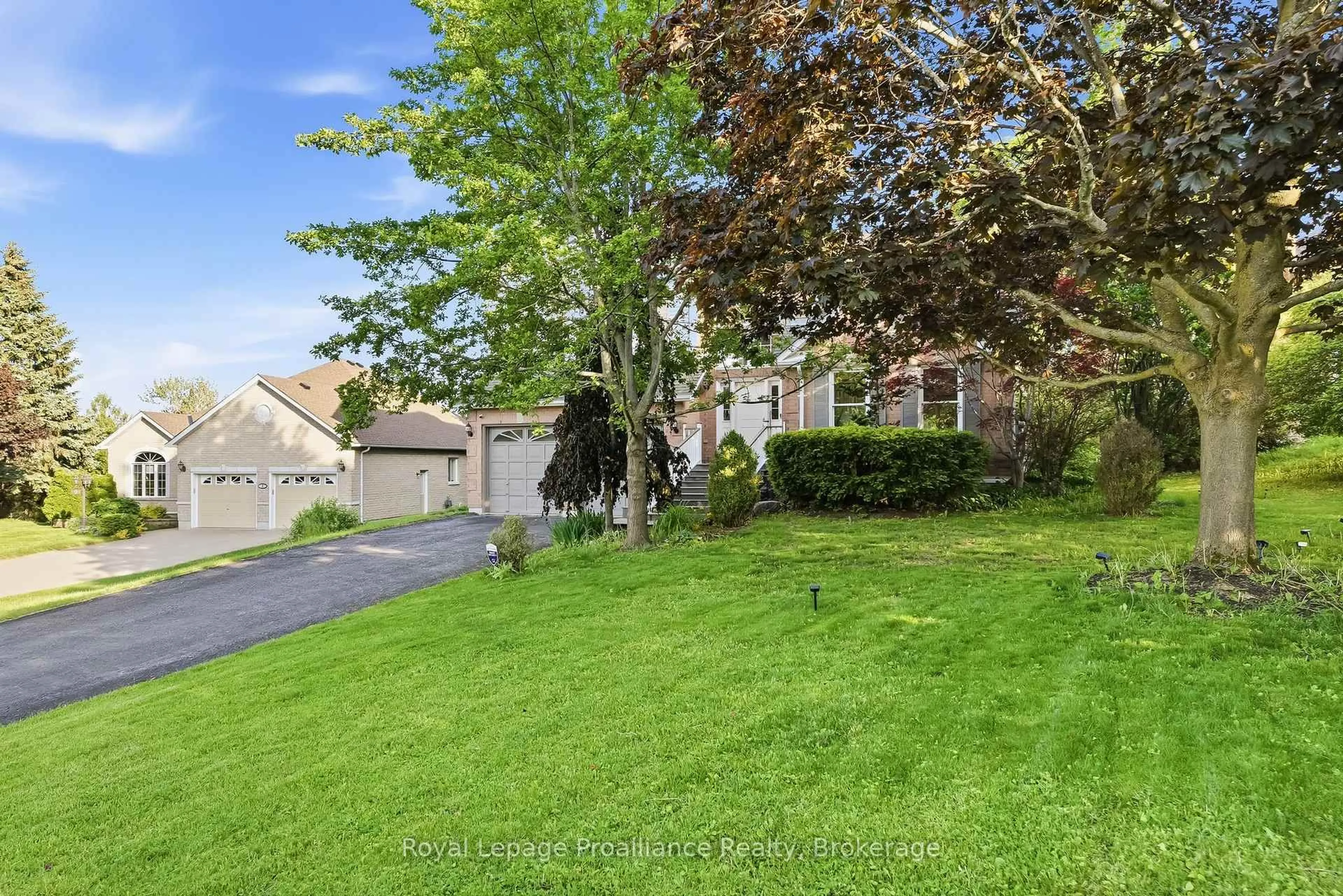 A pic from outside/outdoor area/front of a property/back of a property/a pic from drone, street for 11 Gibson Pl, Port Hope Ontario L1A 4G8