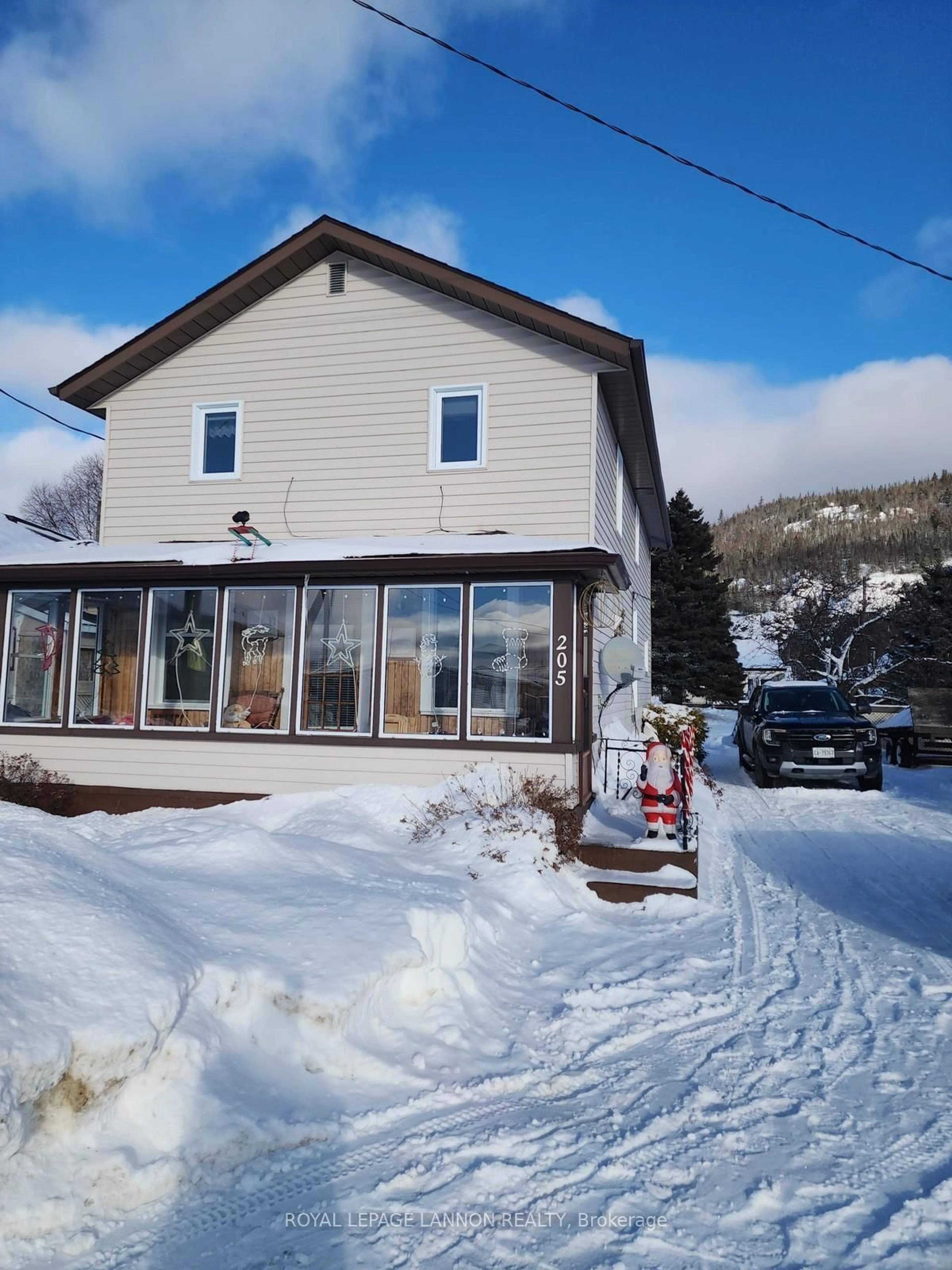 A pic from outside/outdoor area/front of a property/back of a property/a pic from drone, building for 205 ONTARIO St, Schreiber Ontario P0T 2S0