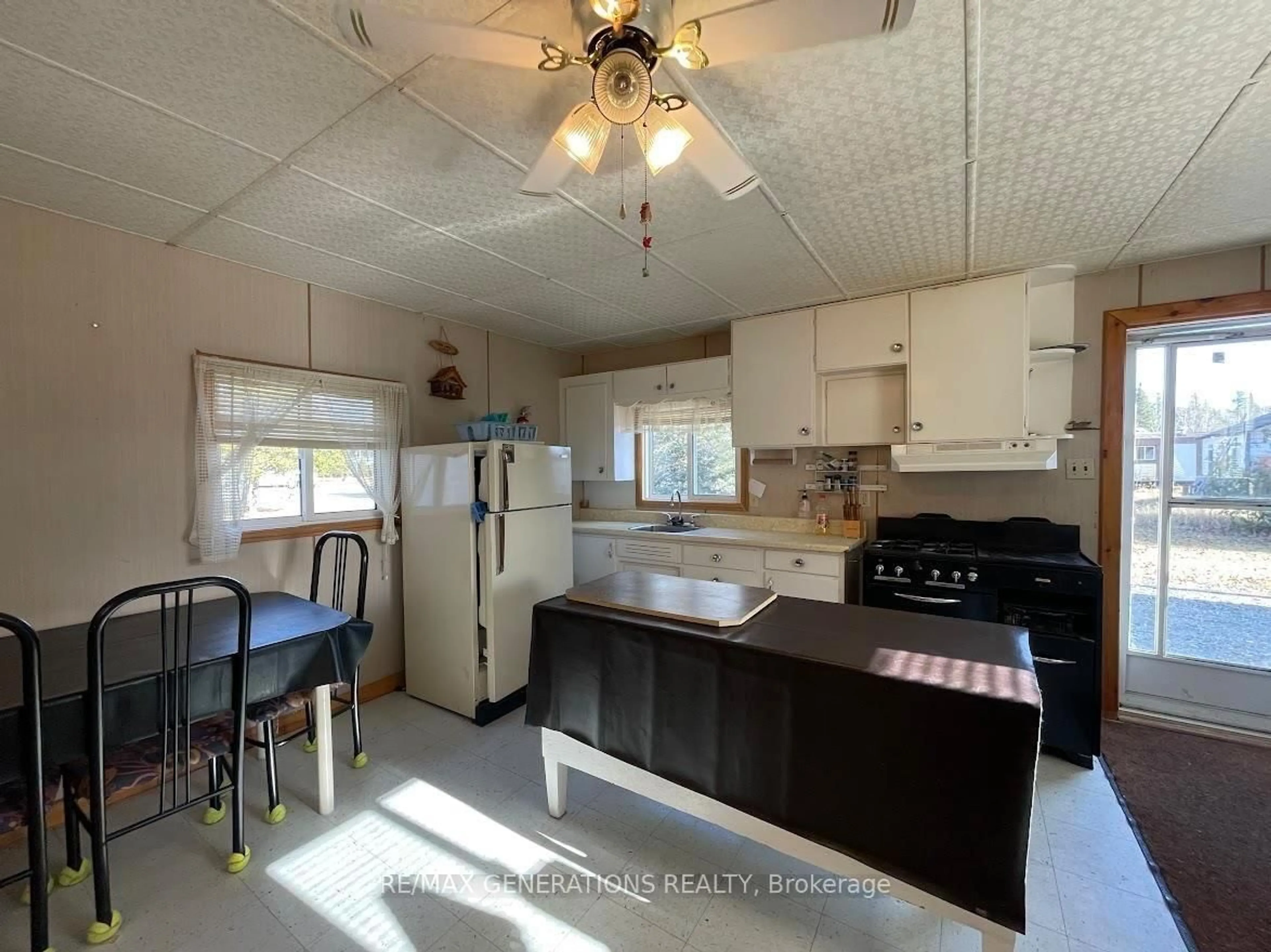 Standard kitchen, ceramic/tile floor for 13 1st St, Thunder Bay Remote Area Ontario P0T 2C0