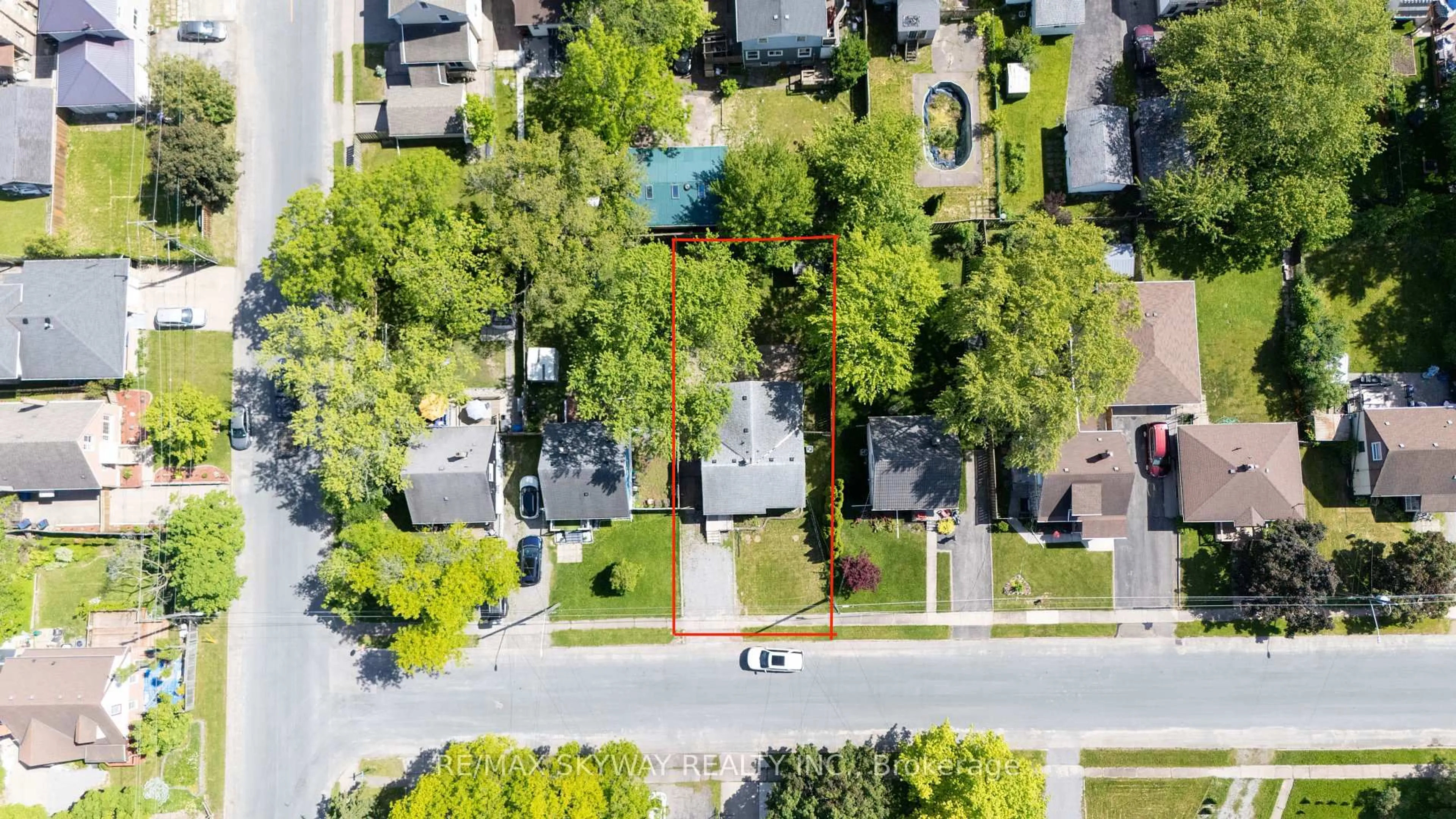A pic from outside/outdoor area/front of a property/back of a property/a pic from drone, street for 5328 Houck Dr, Niagara Falls Ontario L2E 1S1
