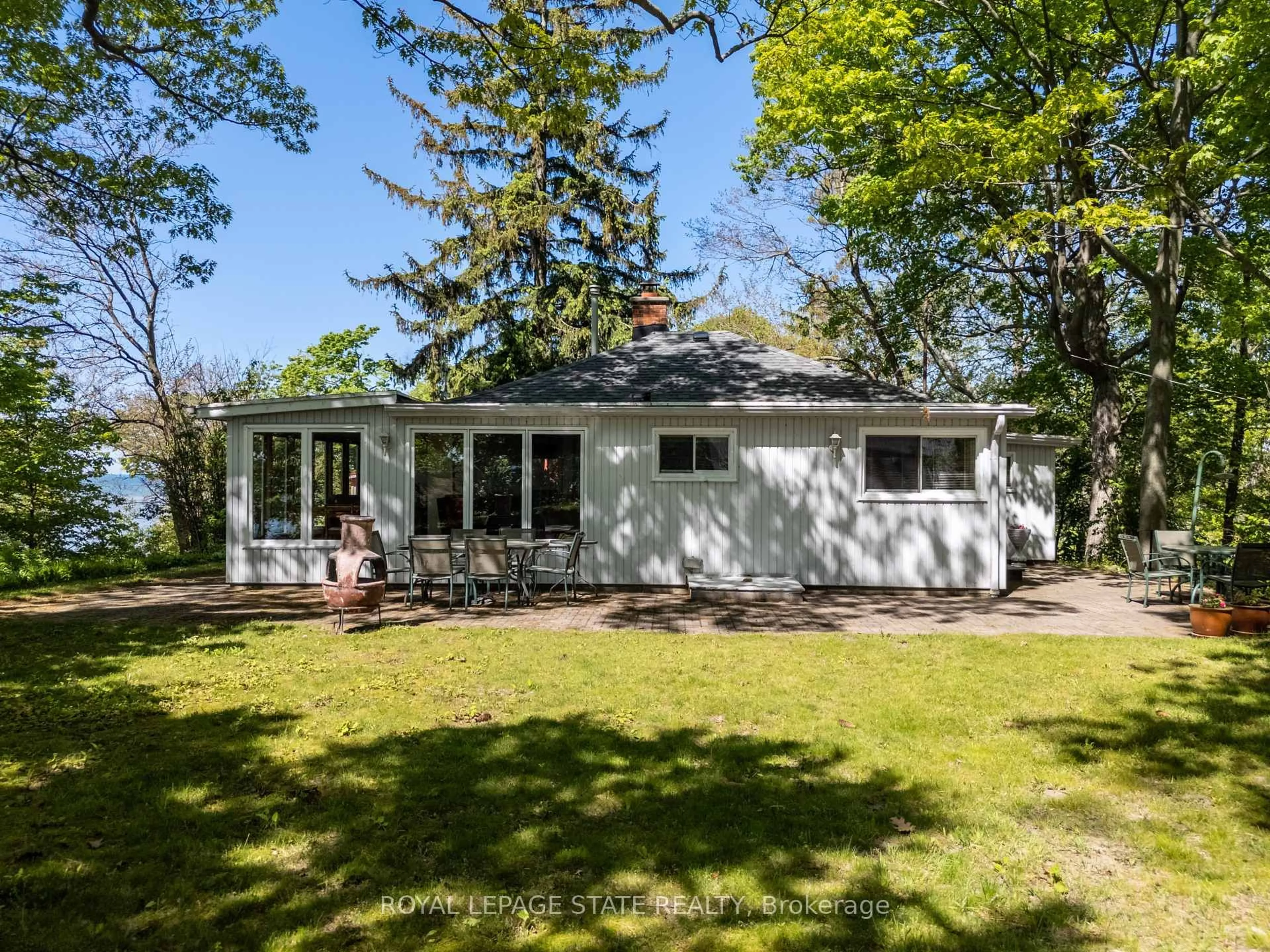 A pic from outside/outdoor area/front of a property/back of a property/a pic from drone, street for 689 Sandy Bay Rd, Haldimand Ontario N1A 2W6