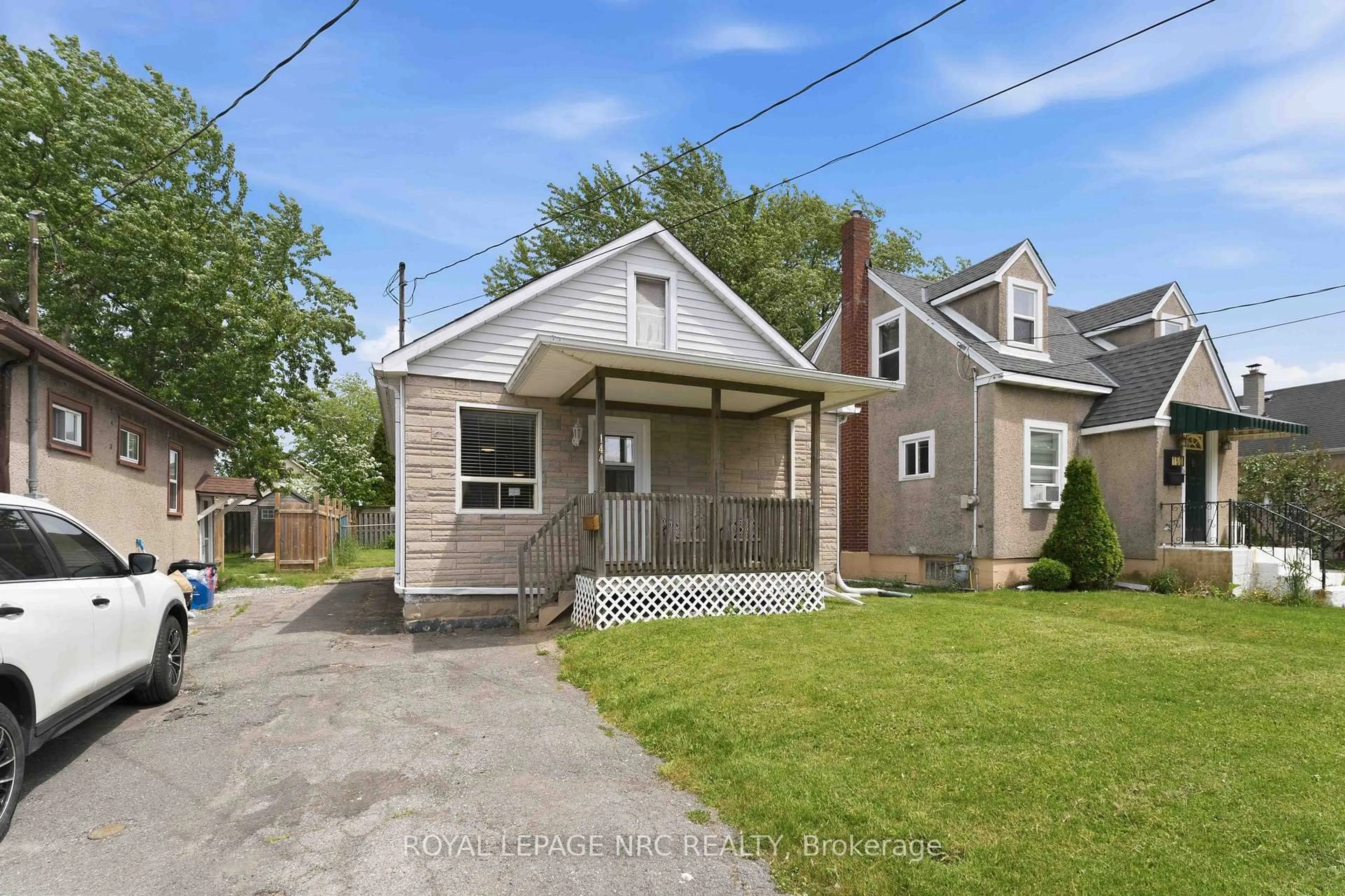 A pic from outside/outdoor area/front of a property/back of a property/a pic from drone, street for 144 Mcalpine Ave, Welland Ontario L3B 1T6