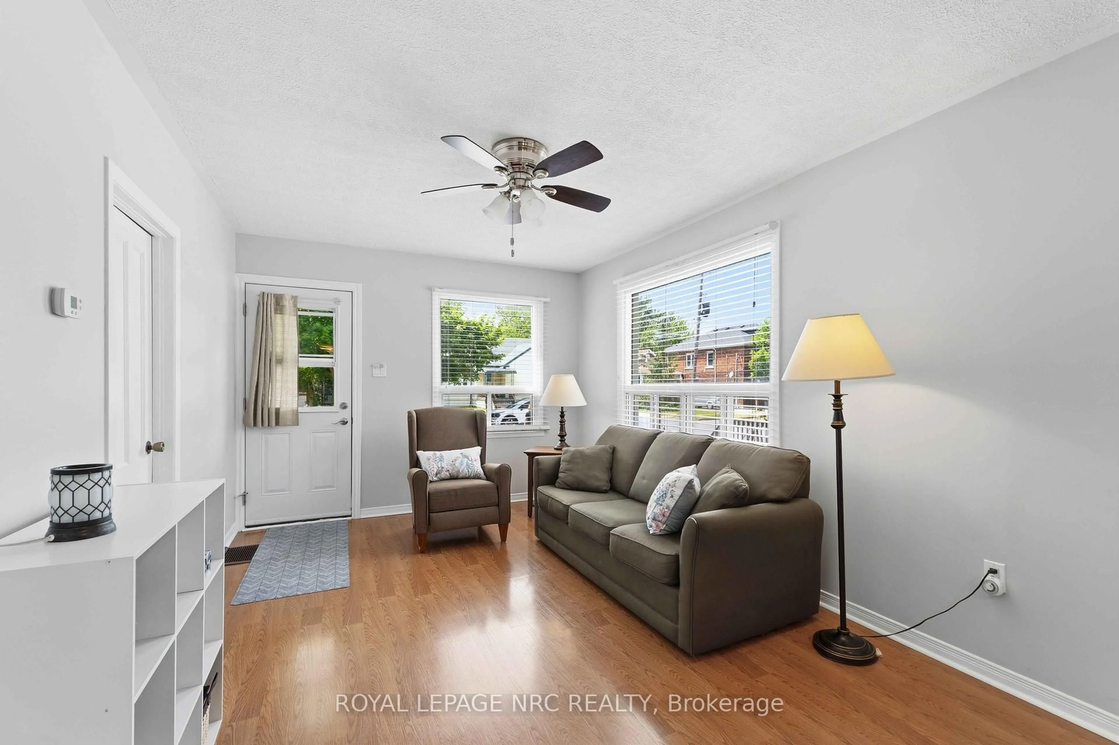 Living room with furniture, unknown for 144 Mcalpine Ave, Welland Ontario L3B 1T6