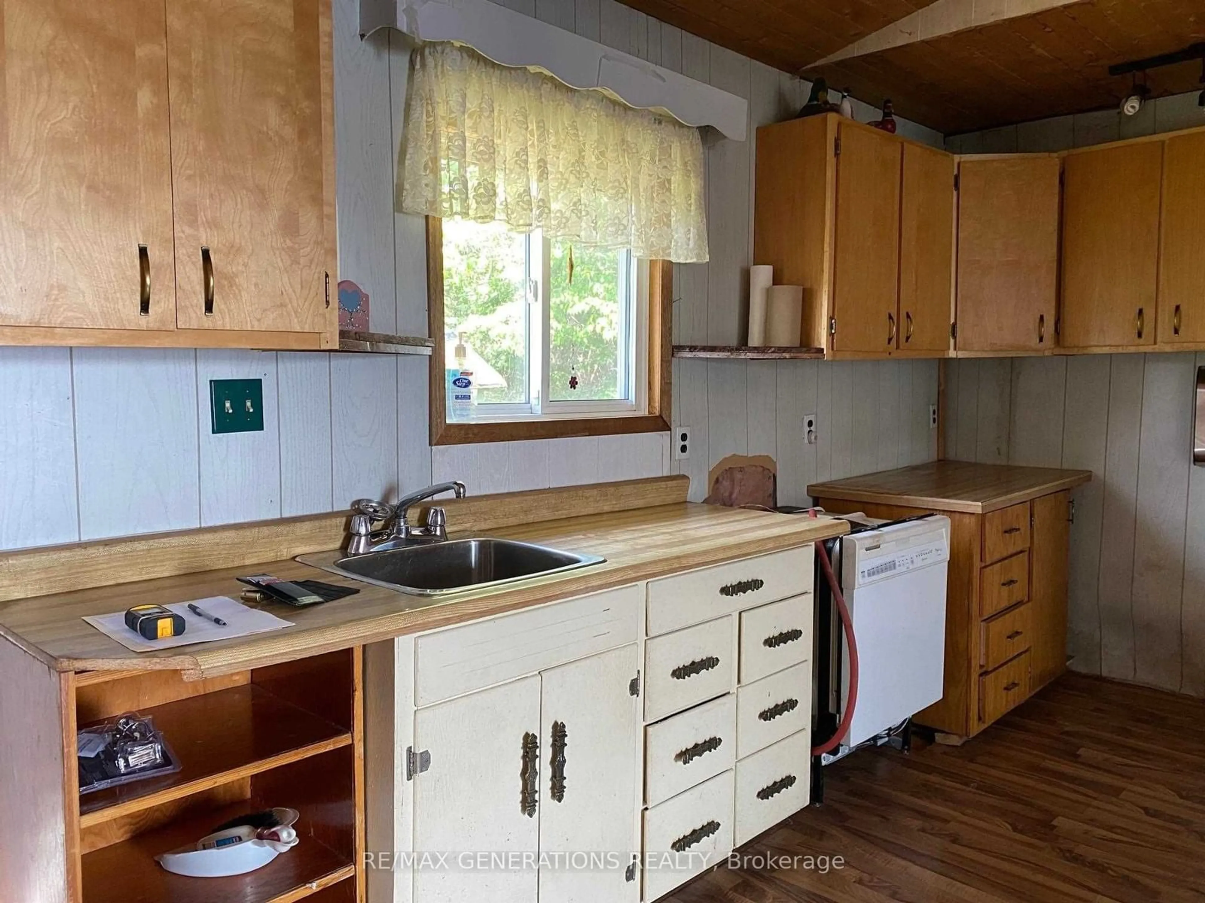 Standard kitchen, wood/laminate floor for 64 Sunrise Lane, Schreiber Ontario P0T 2S0