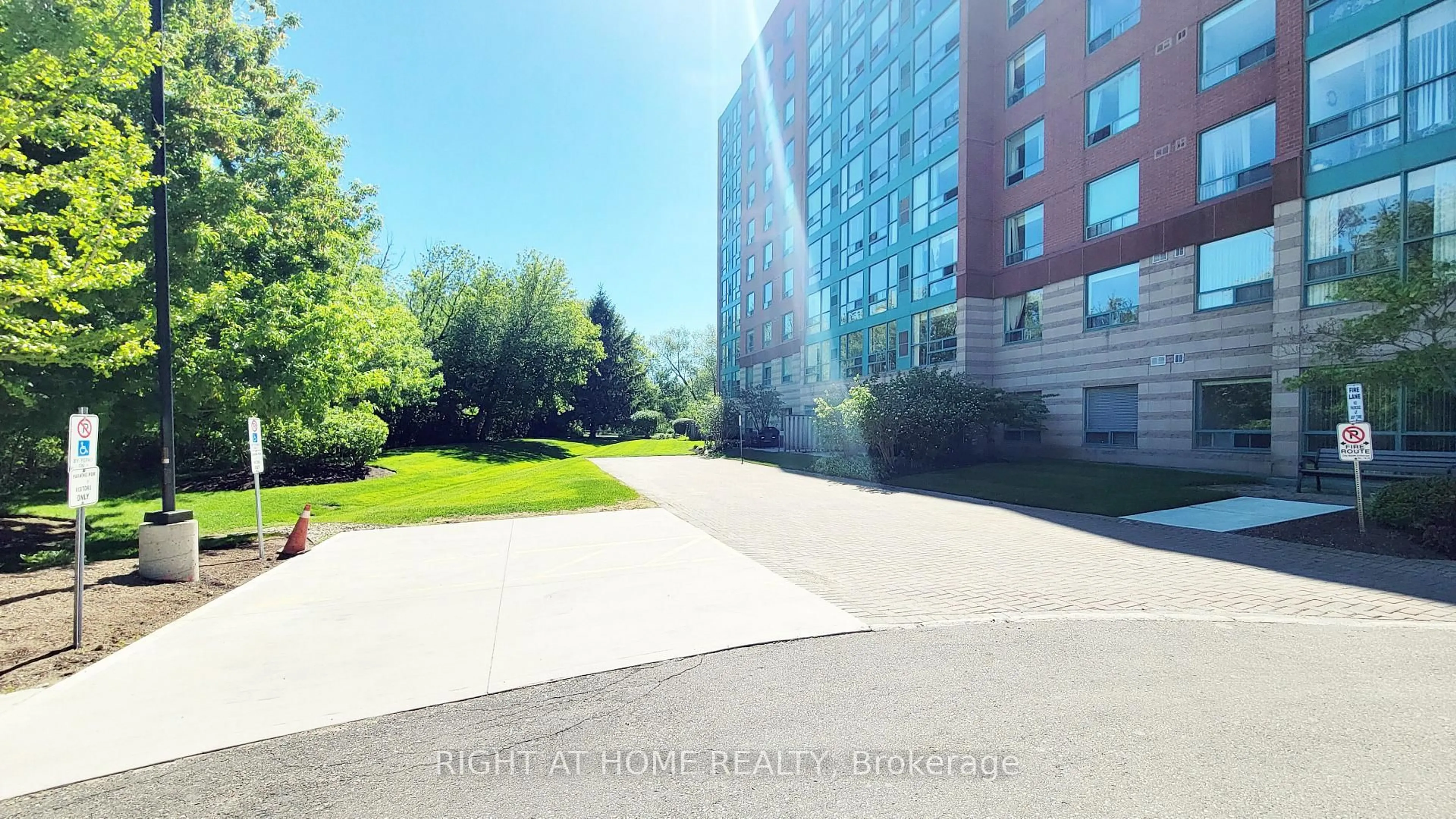Patio, street for 55 Blue Springs Dr #302, Waterloo Ontario N2J 4T3