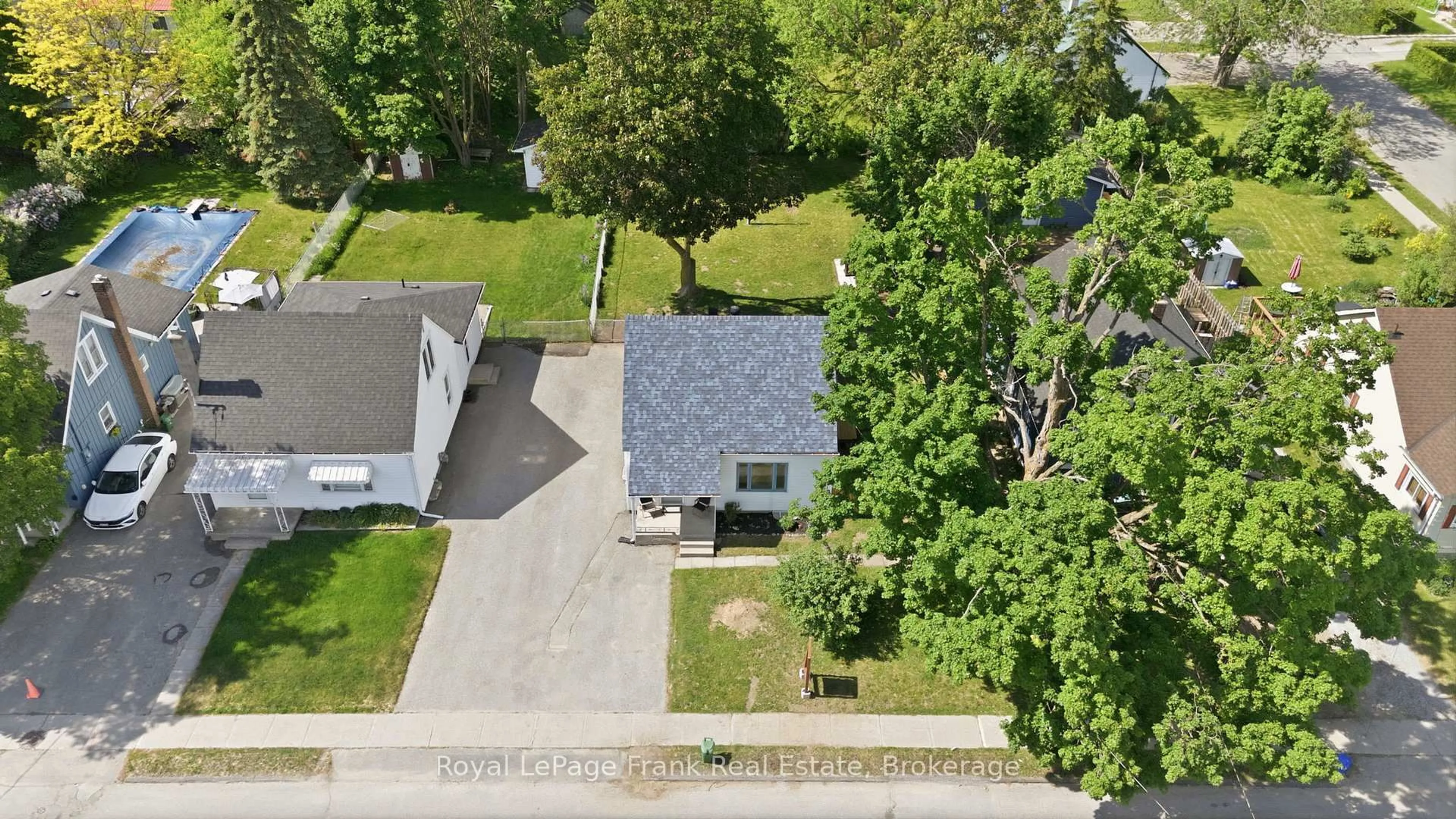 A pic from outside/outdoor area/front of a property/back of a property/a pic from drone, street for 46 Durham St, Kawartha Lakes Ontario K9V 1X1
