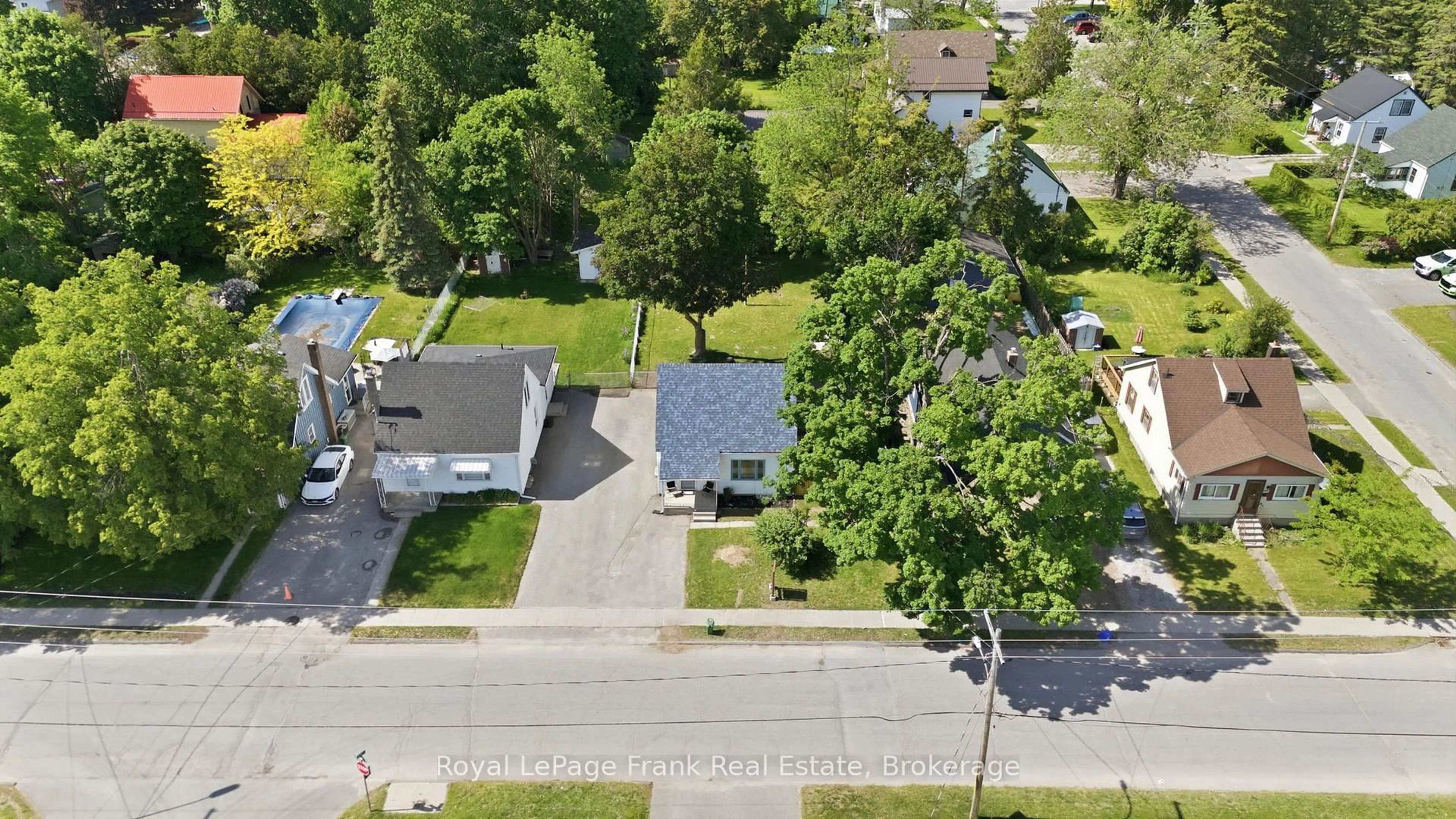A pic from outside/outdoor area/front of a property/back of a property/a pic from drone, street for 46 Durham St, Kawartha Lakes Ontario K9V 1X1