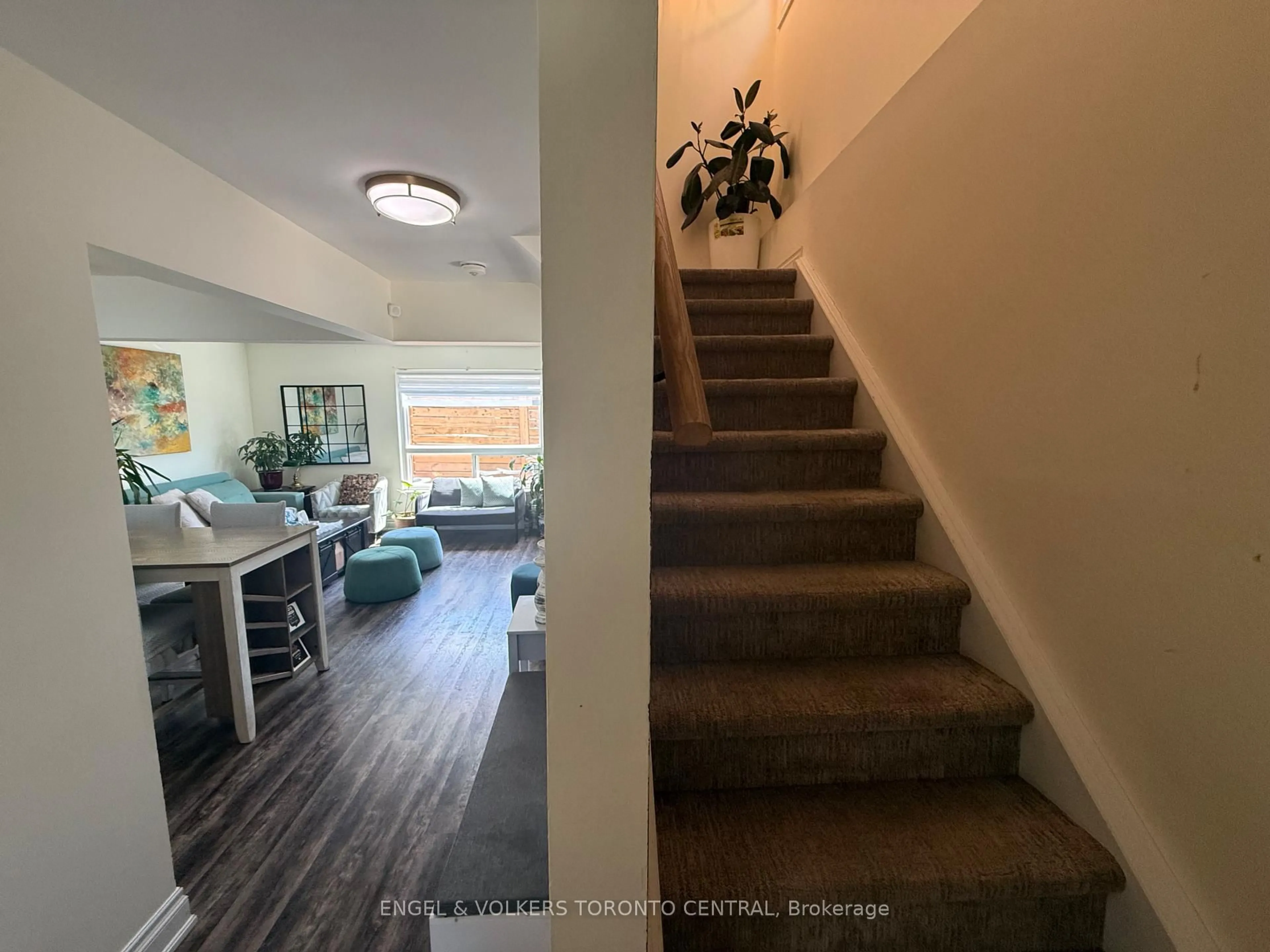 Indoor entryway for 687 College Ave, Guelph Ontario N1G 2Y2
