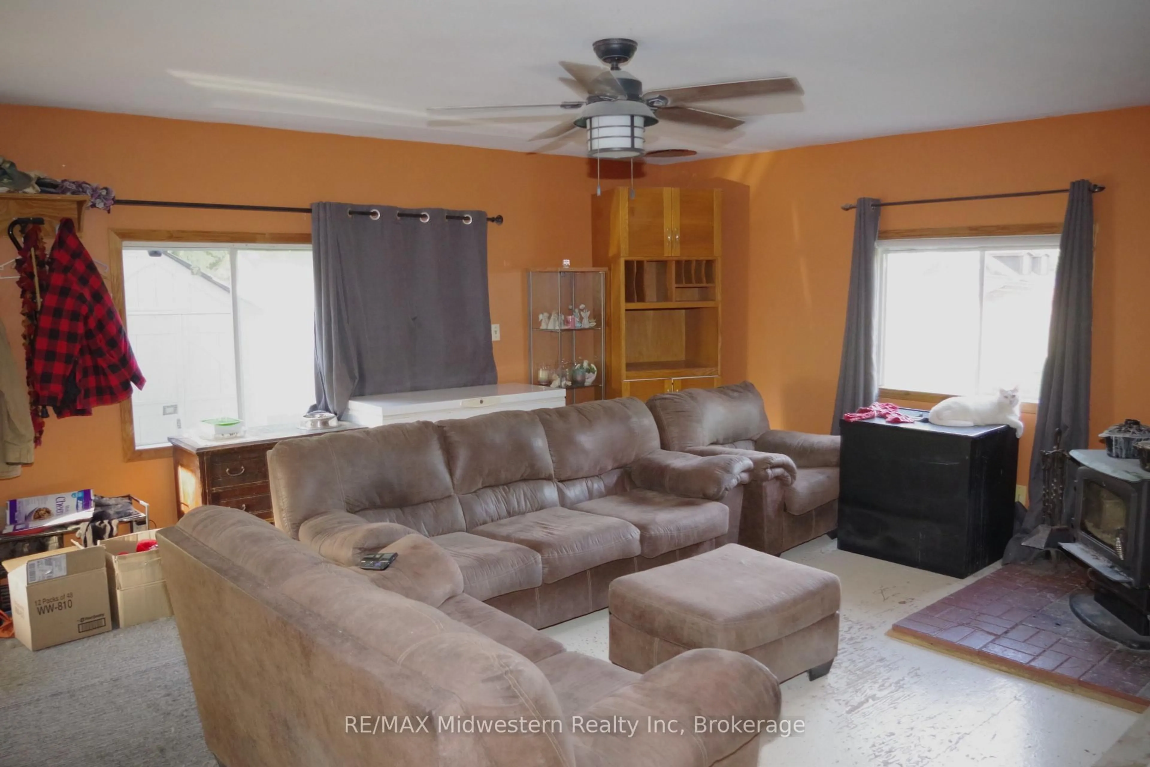 Living room with furniture, unknown for 1062 Howick St, Howick Ontario N0G 2X0