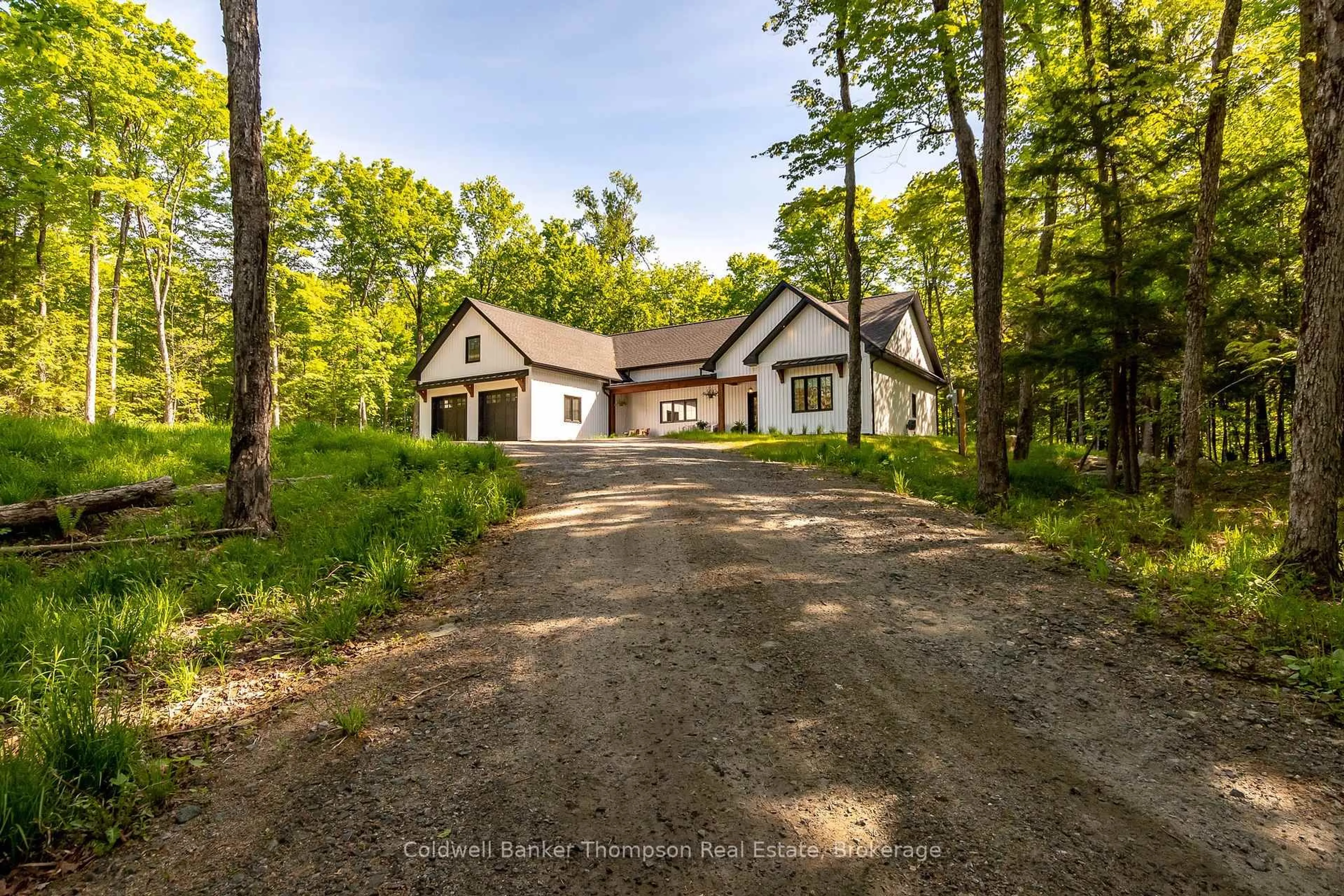 A pic from outside/outdoor area/front of a property/back of a property/a pic from drone, street for 960 Brunel Rd, Huntsville Ontario P1H 2J3