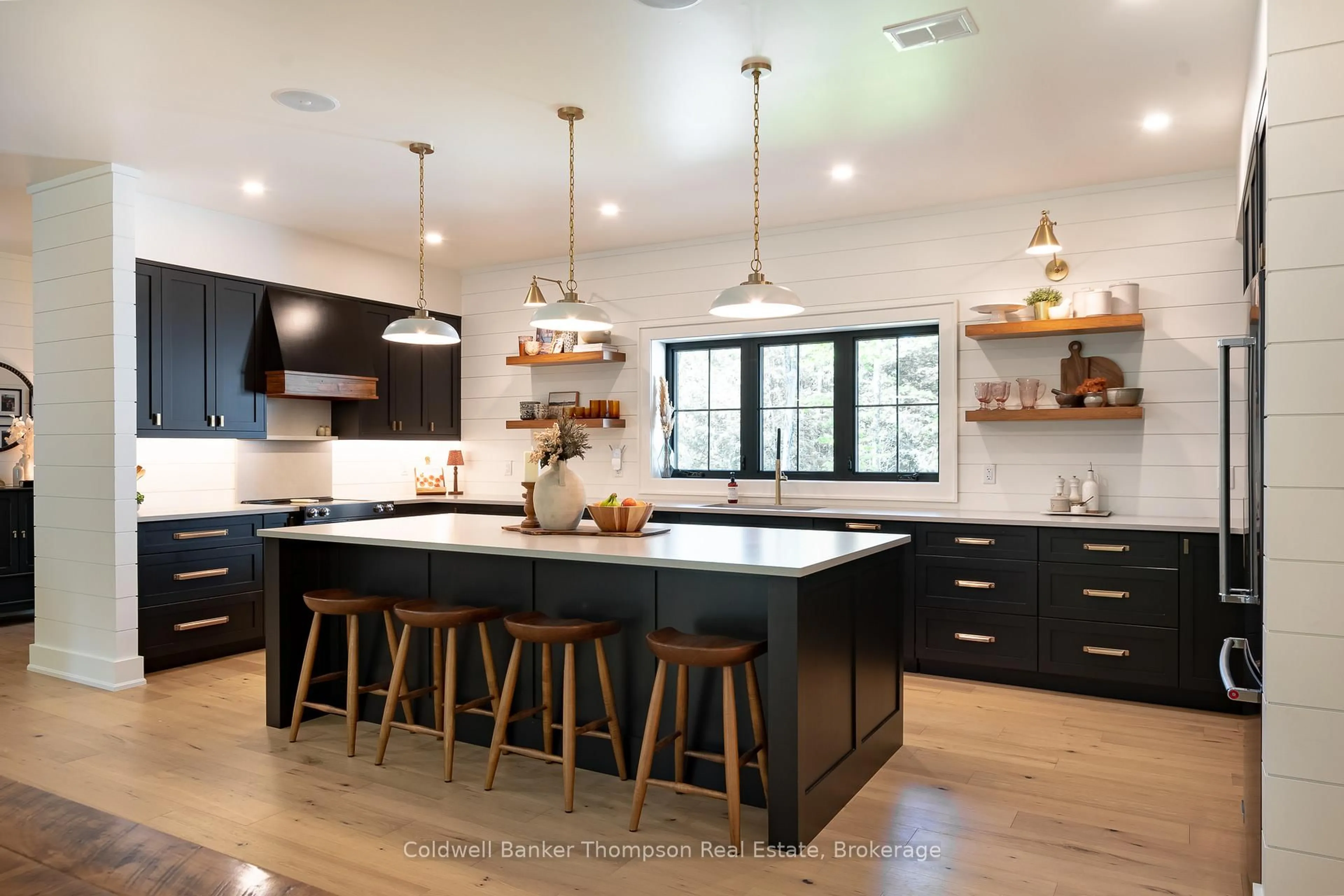Contemporary kitchen, unknown for 960 Brunel Rd, Huntsville Ontario P1H 2J3