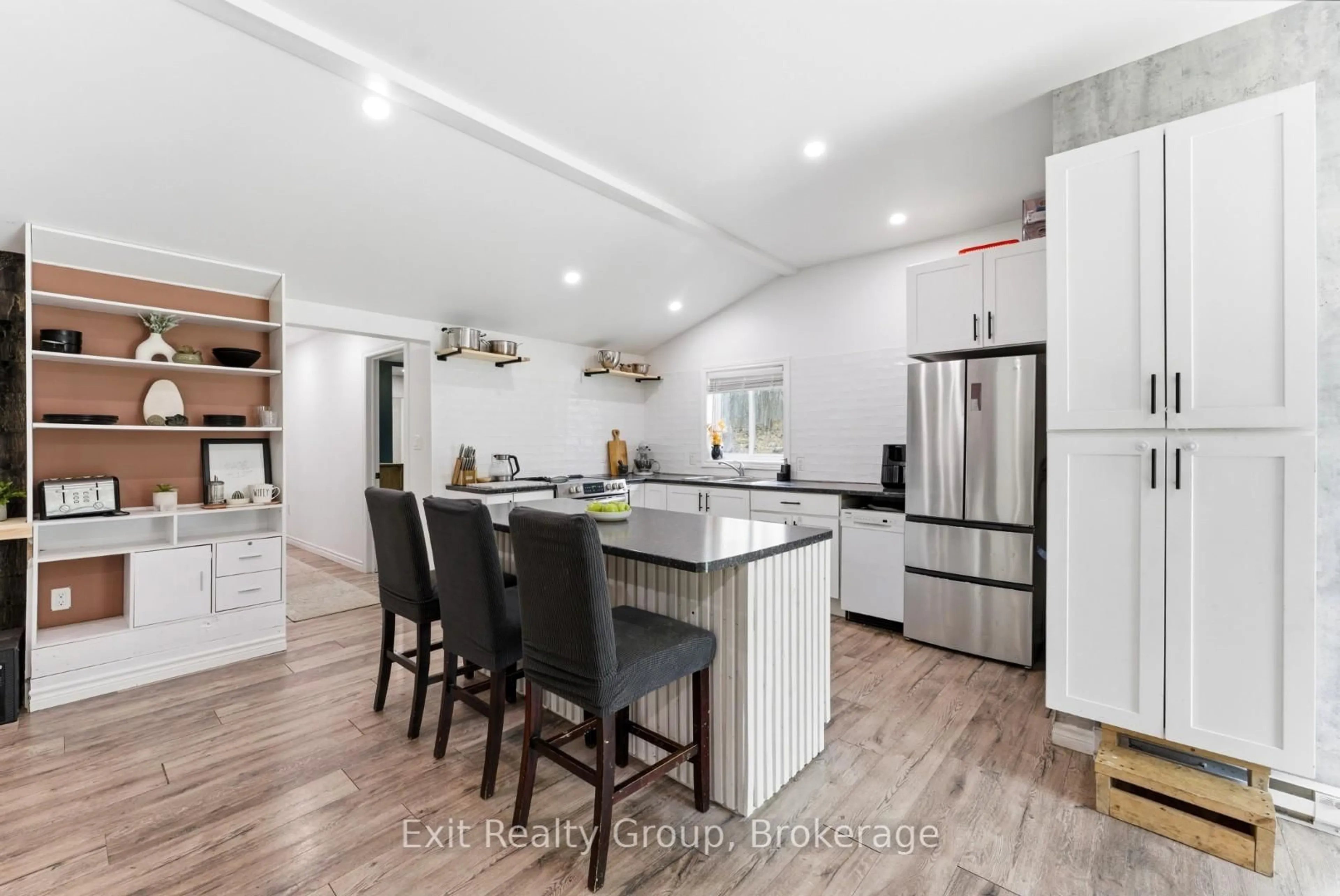 Open concept kitchen, unknown for 54 Paradise Rd, Limoges Ontario K0K 2M0