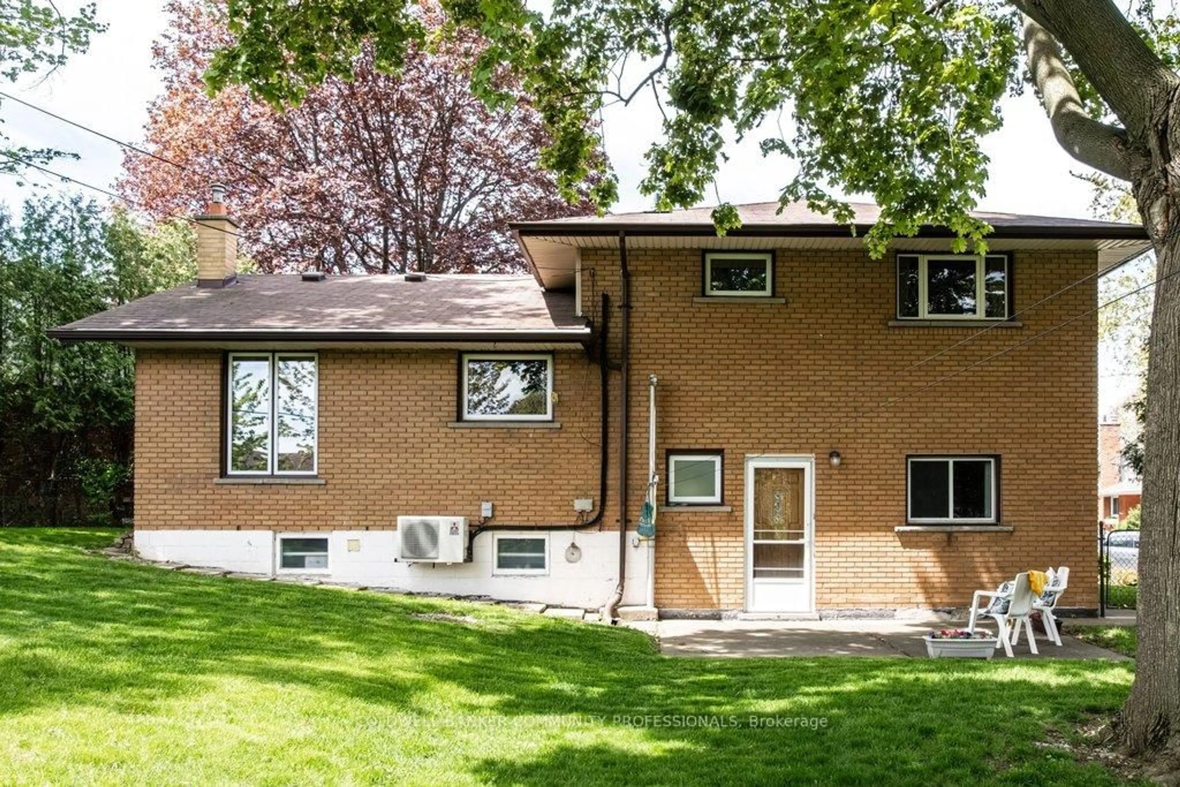 Home with brick exterior material, street for 23 Keen Crt, Hamilton Ontario L8T 1W5