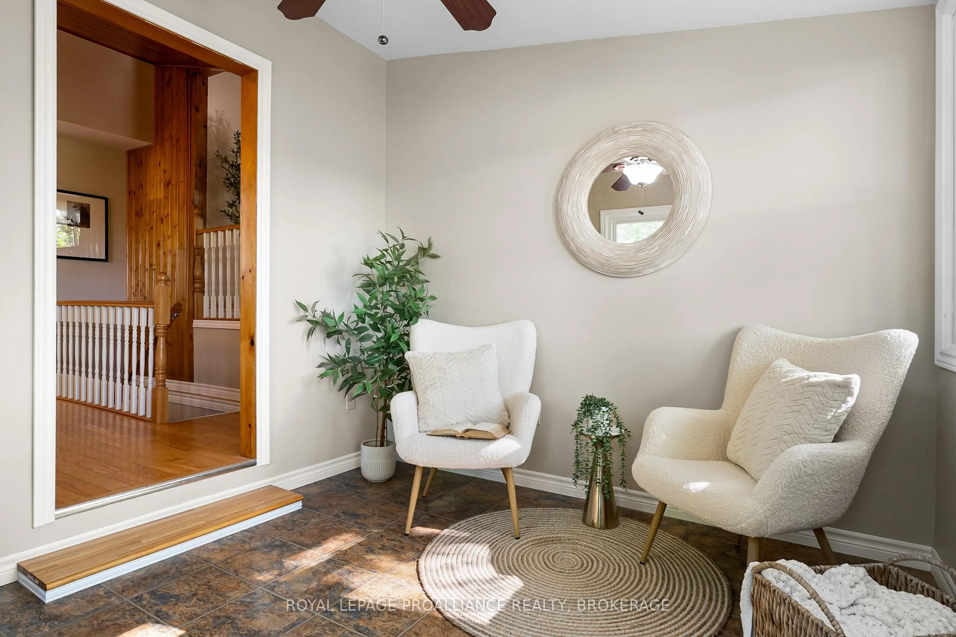 Indoor entryway for 1140 High Falls Lane, Hartington Ontario K0H 1W0