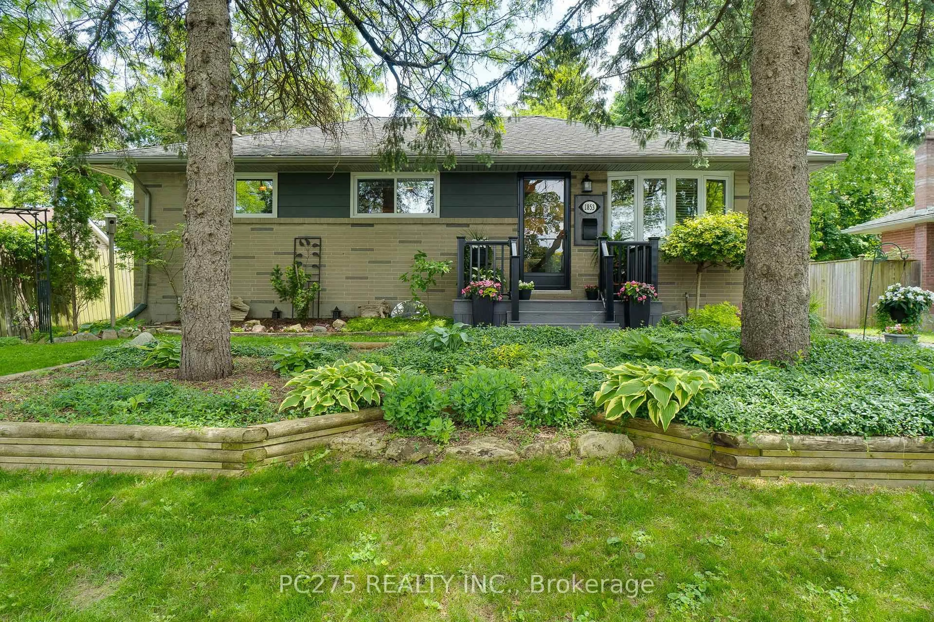 Unknown for 1853 Royal Cres, London East Ontario N5W 2A9
