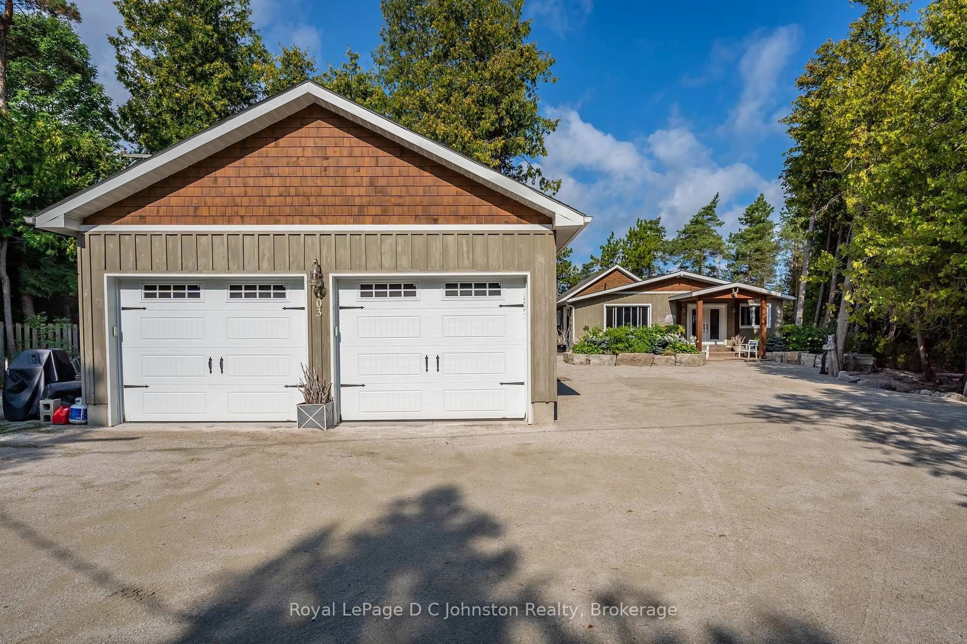 Indoor garage for 103 Saugeen Beach Rd, Saugeen Shores Ontario N0H 2C5
