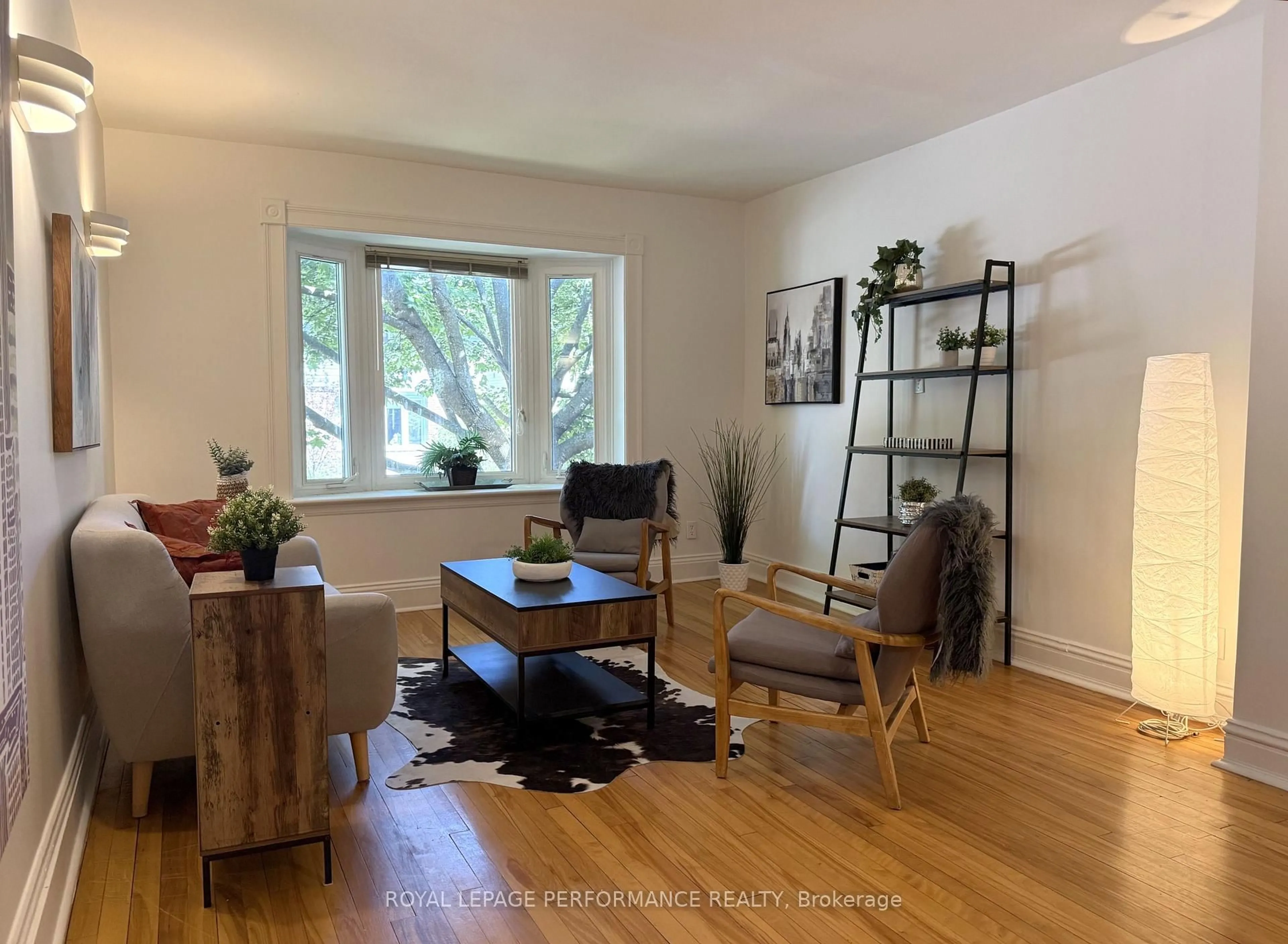 A pic of a room for 152 Ivy Cres, Ottawa Ontario K1M 1X6
