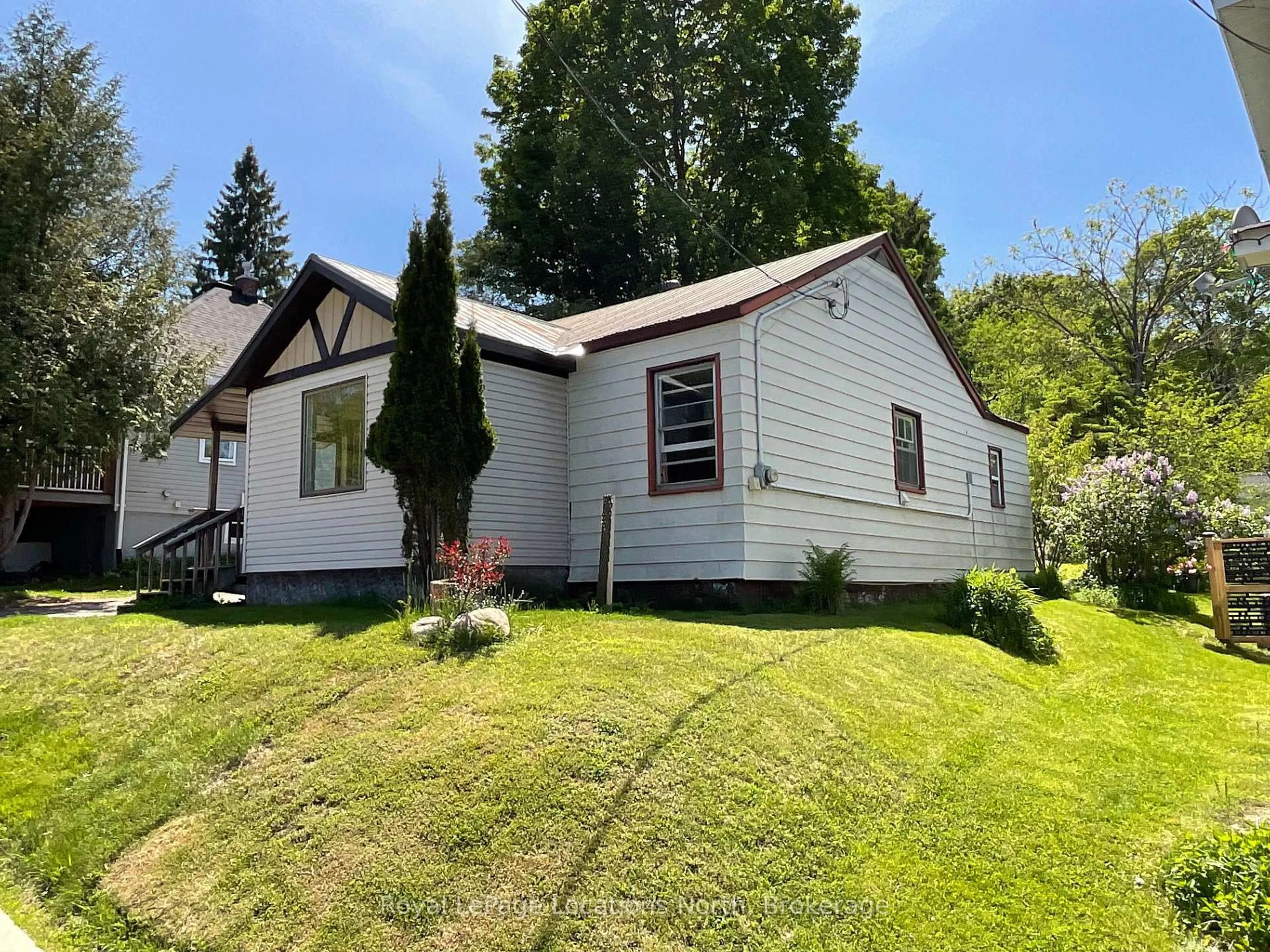 Unknown for 49 Centre St, Huntsville Ontario P1H 1T5