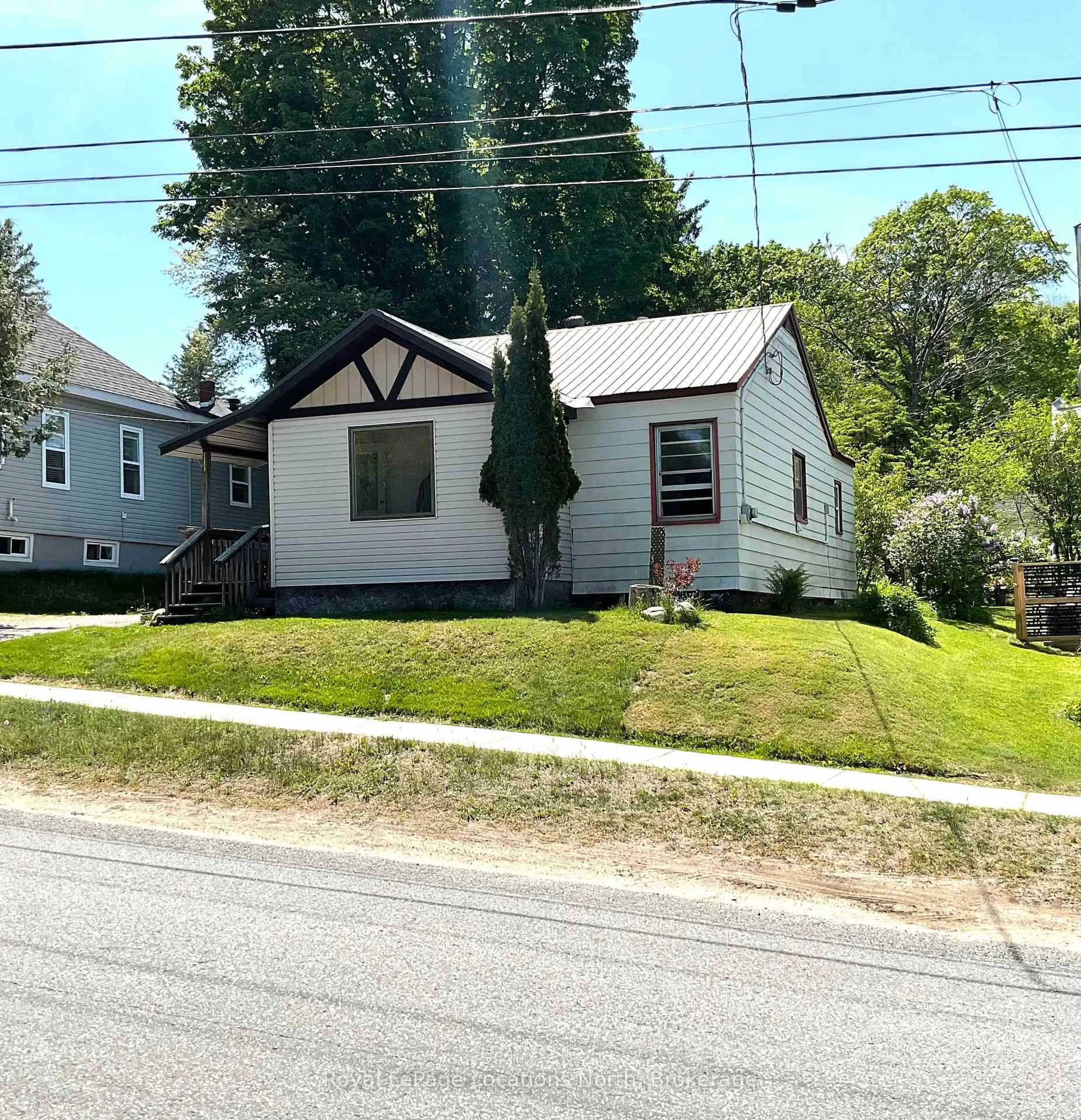 Home with vinyl exterior material, street for 49 Centre St, Huntsville Ontario P1H 1T5