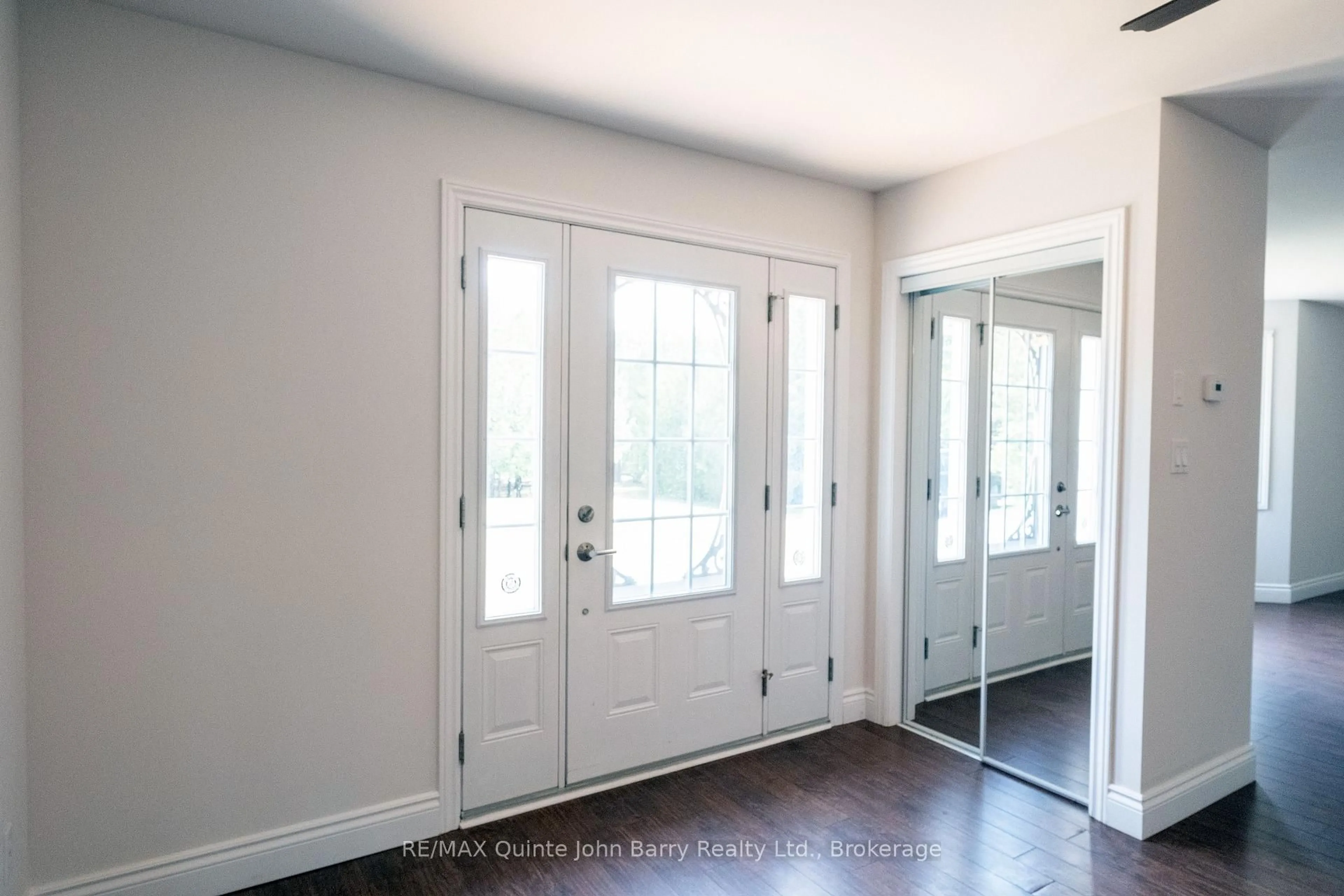 Indoor entryway for 3249 Harmony Rd, Shannonville Ontario K0K 3A0