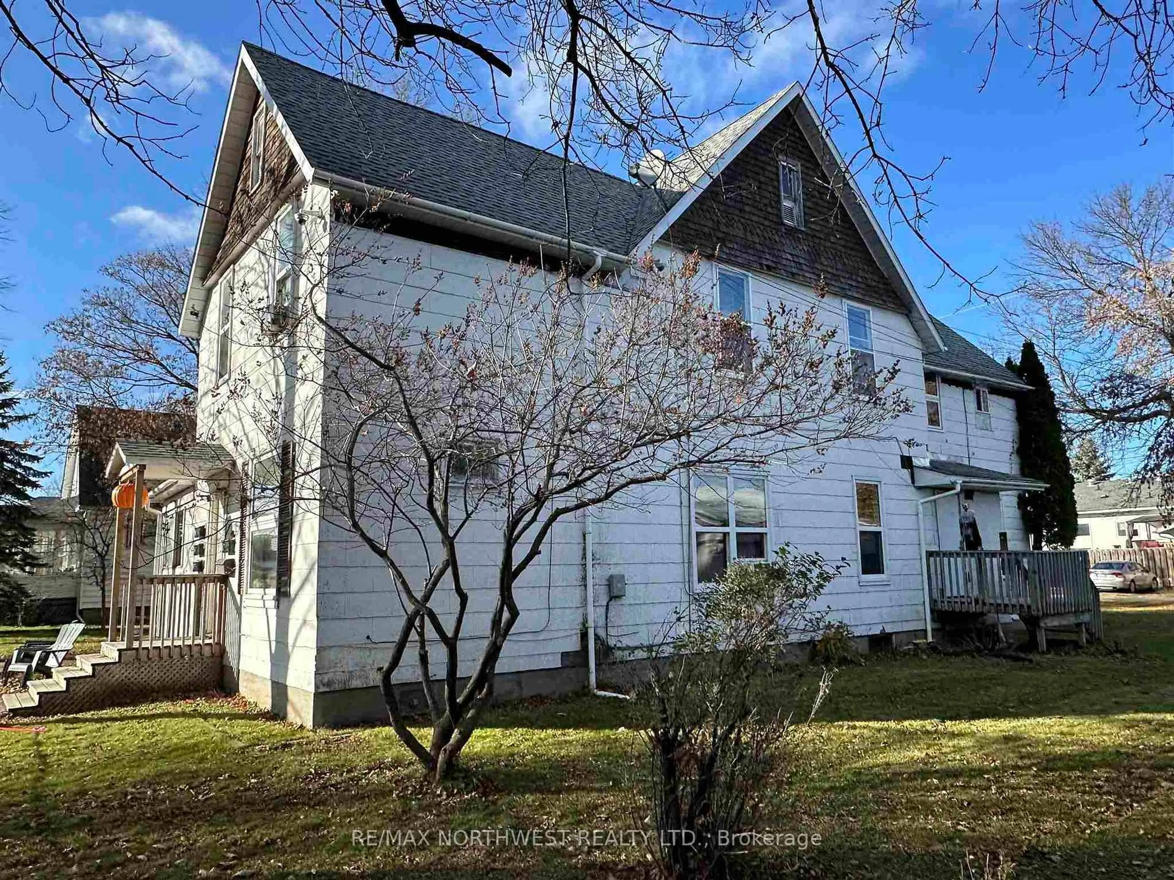 A pic from outside/outdoor area/front of a property/back of a property/a pic from drone, street for 314 First St, Fort Frances Ontario P9A 1K7