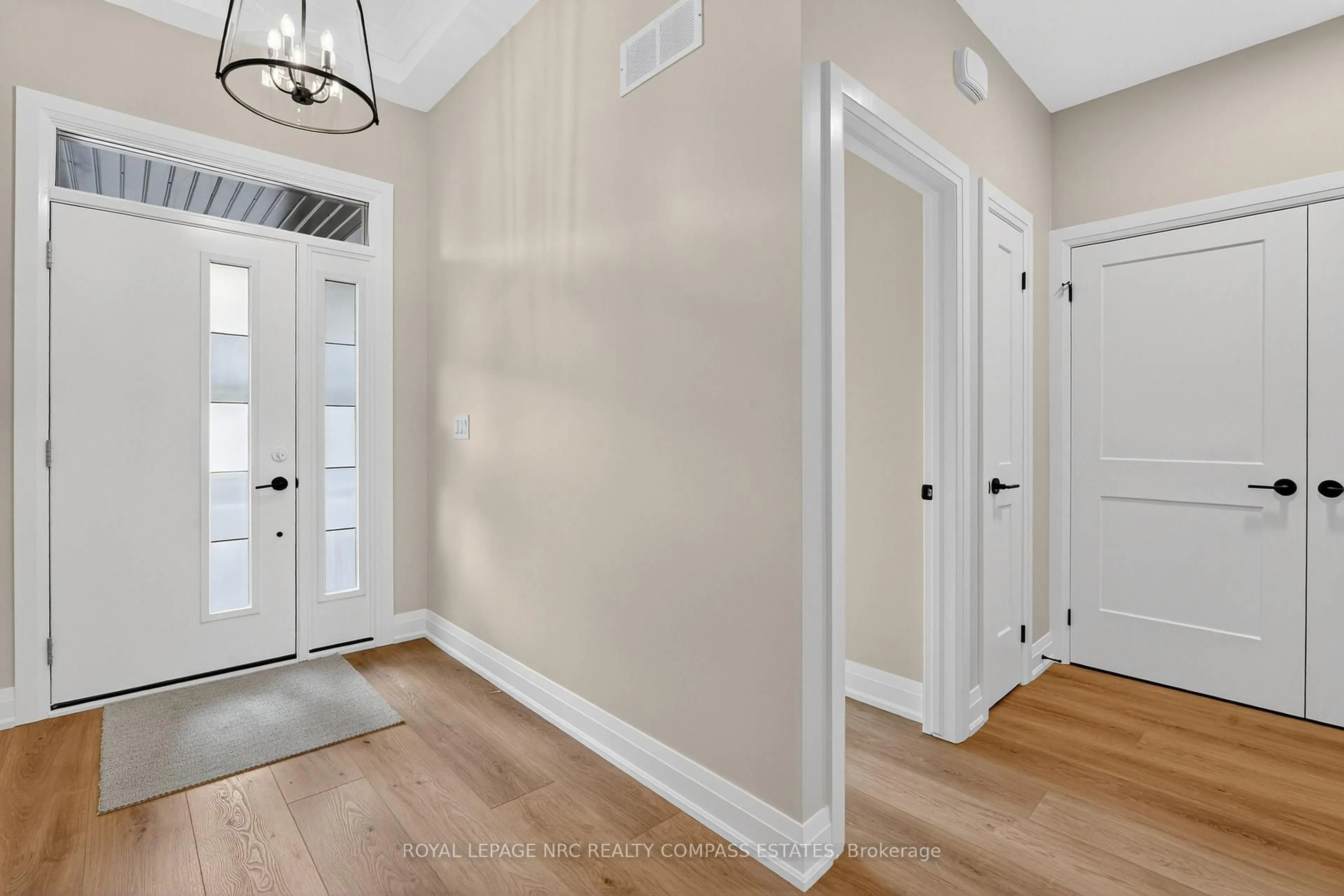 Indoor entryway for 4 Sapphire Lane, Niagara-on-the-Lake Ontario L0S 1T0