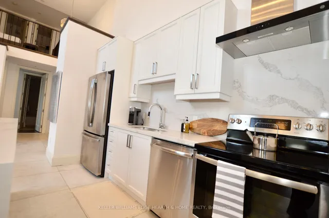 112 King St #PH6, Hamilton 5