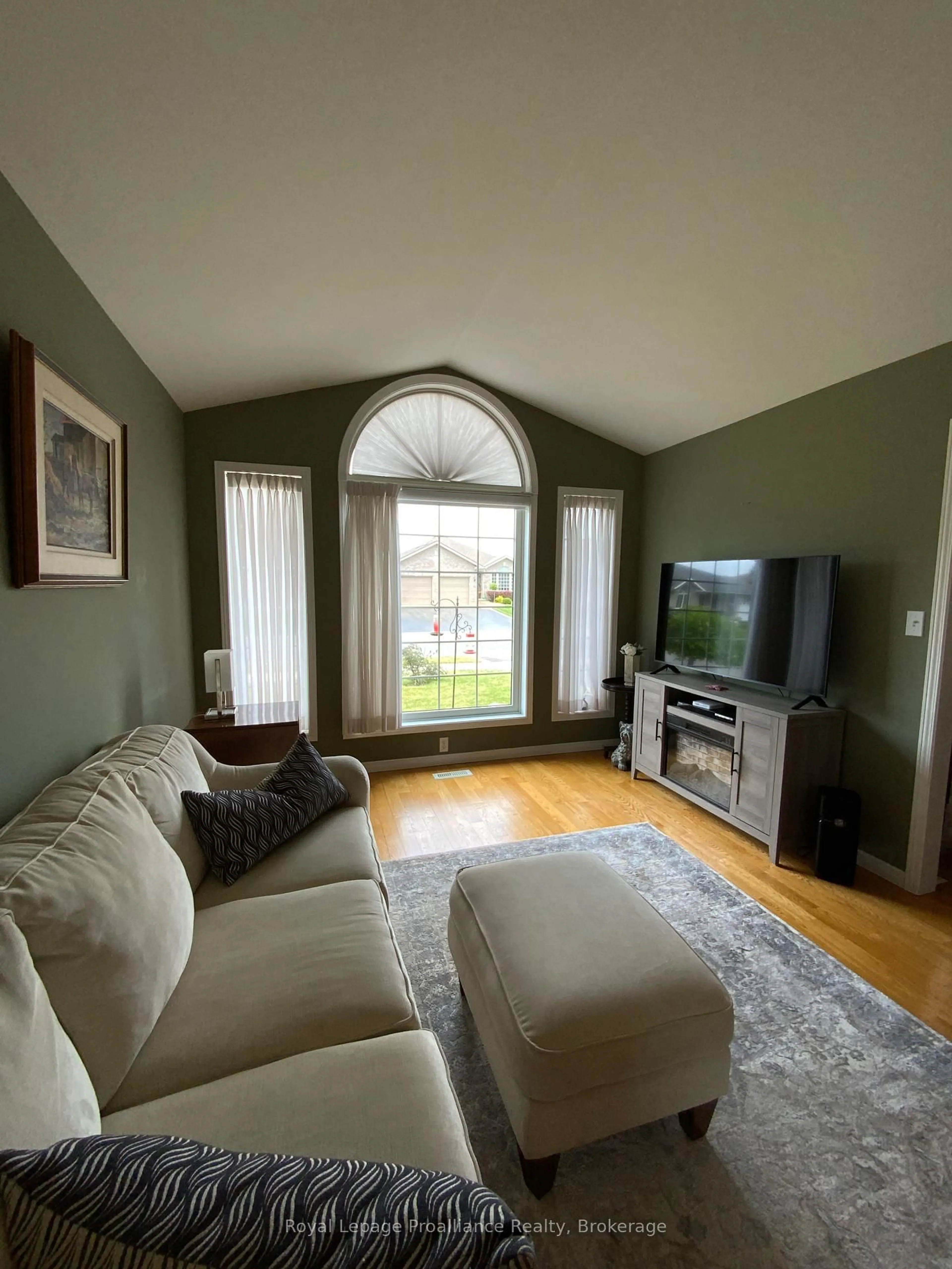 Living room with furniture, unknown for 31 Hemlock Cres, Belleville Ontario K8N 5Y1