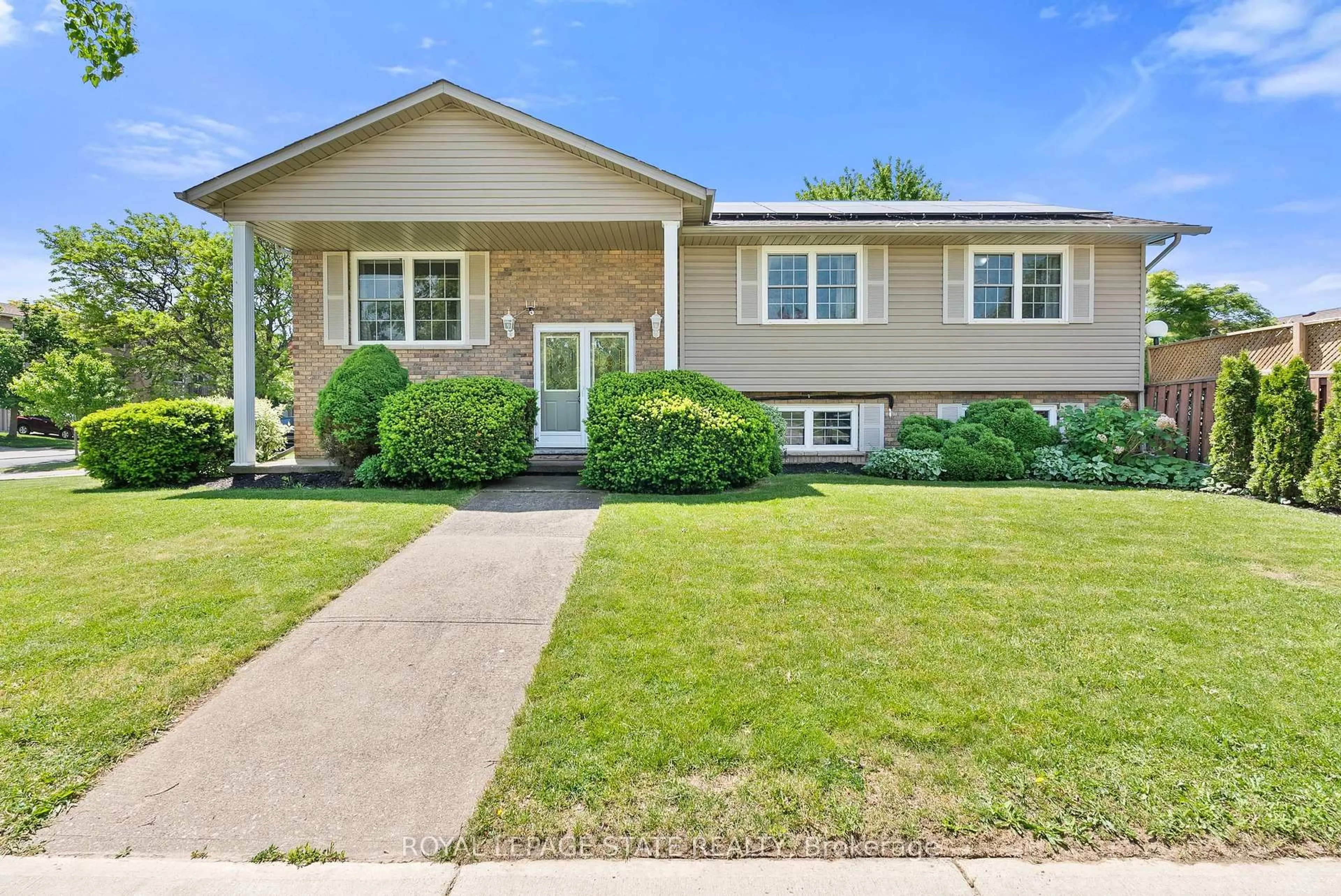 Home with vinyl exterior material, street for 83 Amberwood St, Hamilton Ontario L8J 1Z8