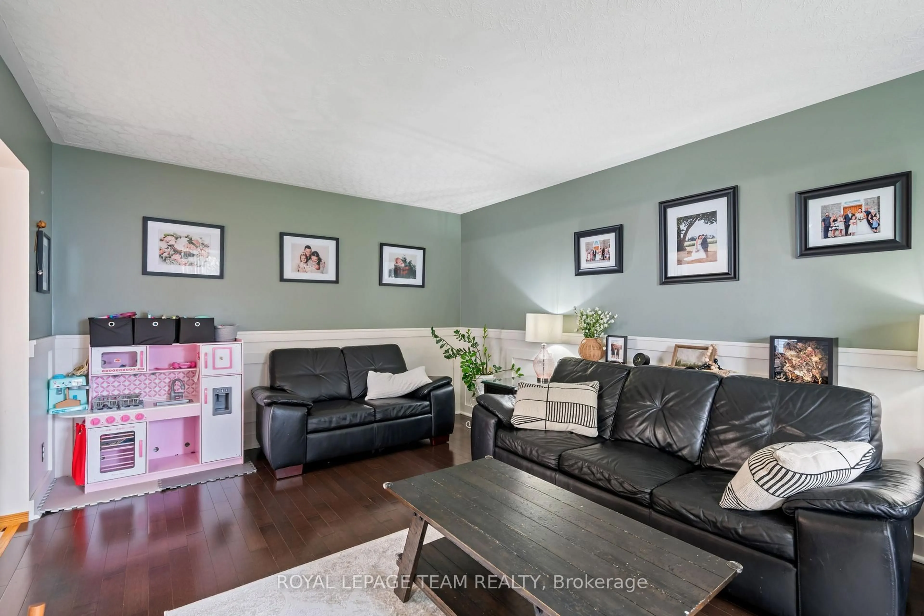 Living room with furniture, unknown for 1728 Branch Dr, Cornwall Ontario K6J 5S9