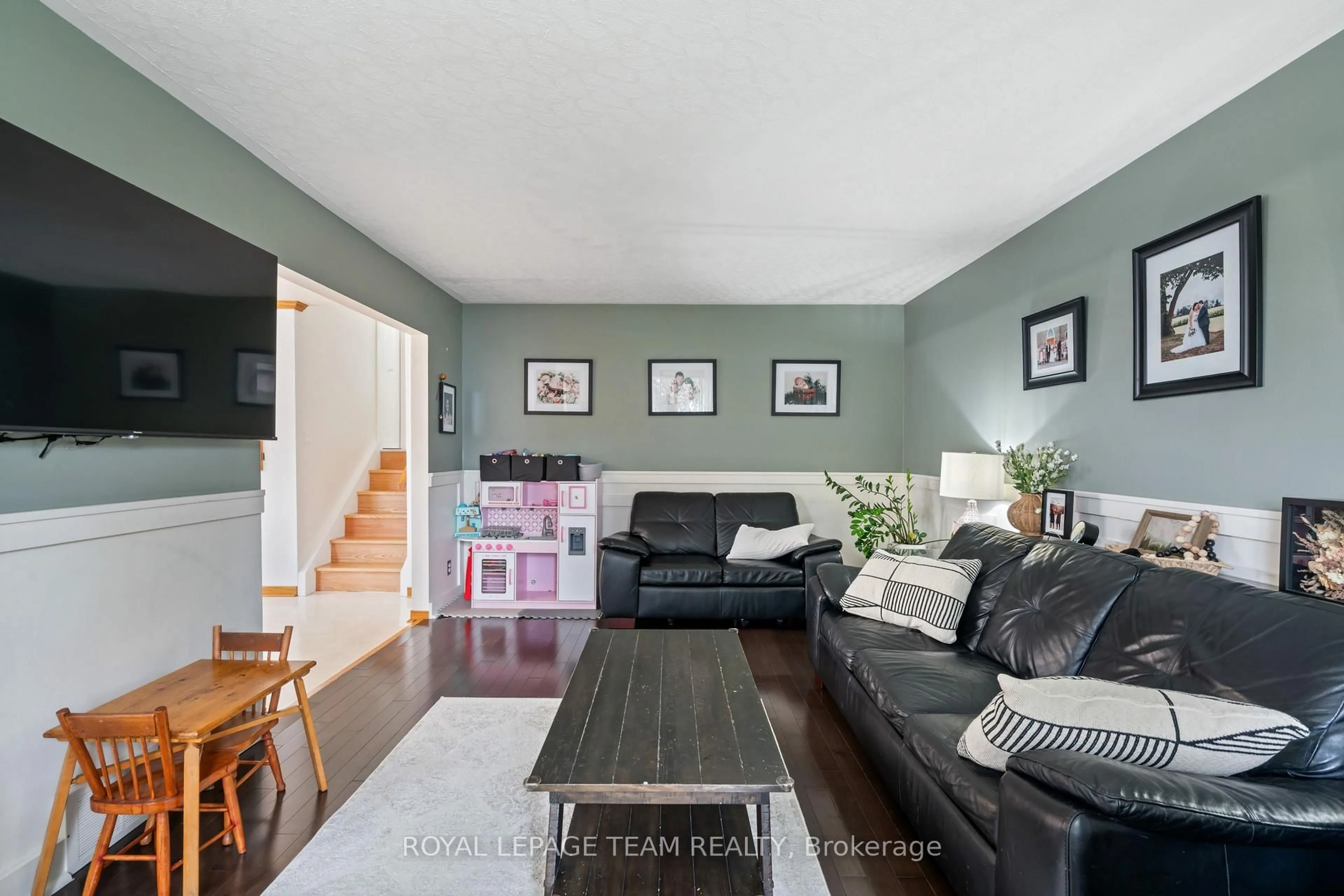 Living room with furniture, unknown for 1728 Branch Dr, Cornwall Ontario K6J 5S9