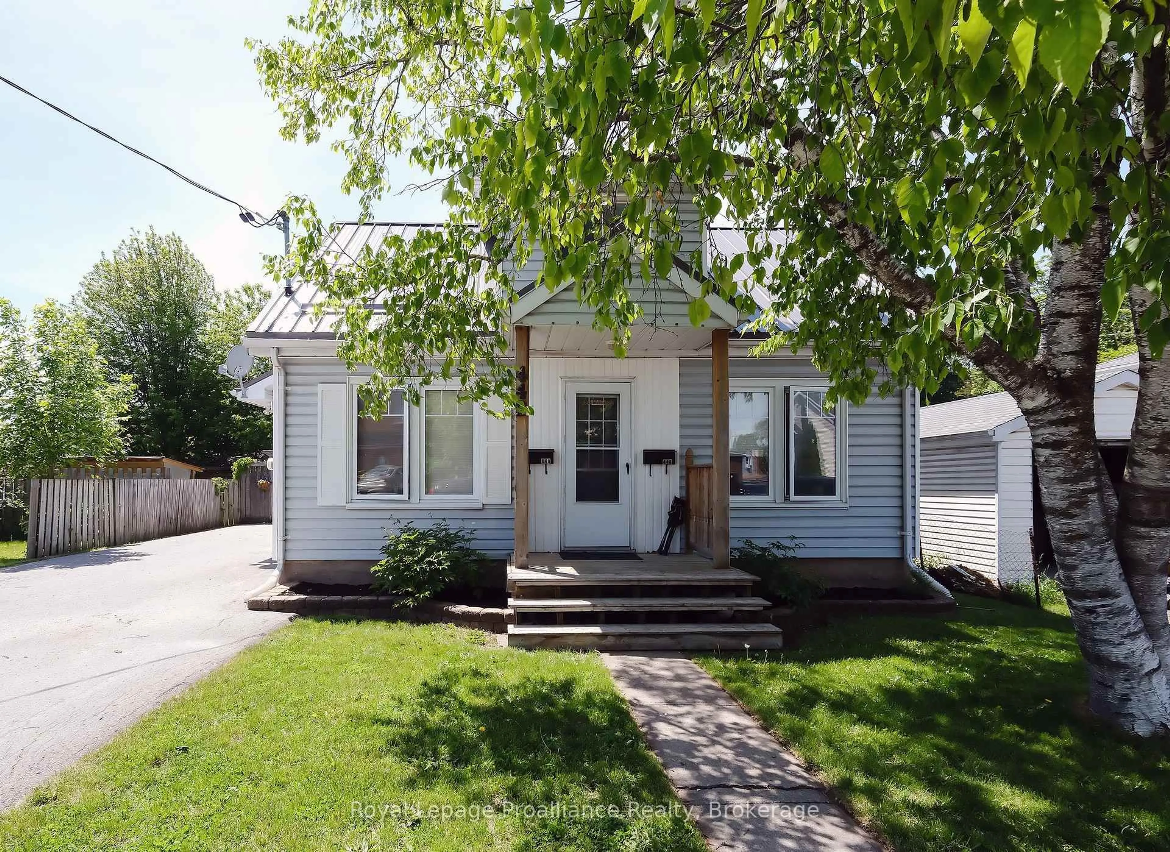 Home with vinyl exterior material, street for 44 Ponton St, Belleville Ontario K8P 3T6