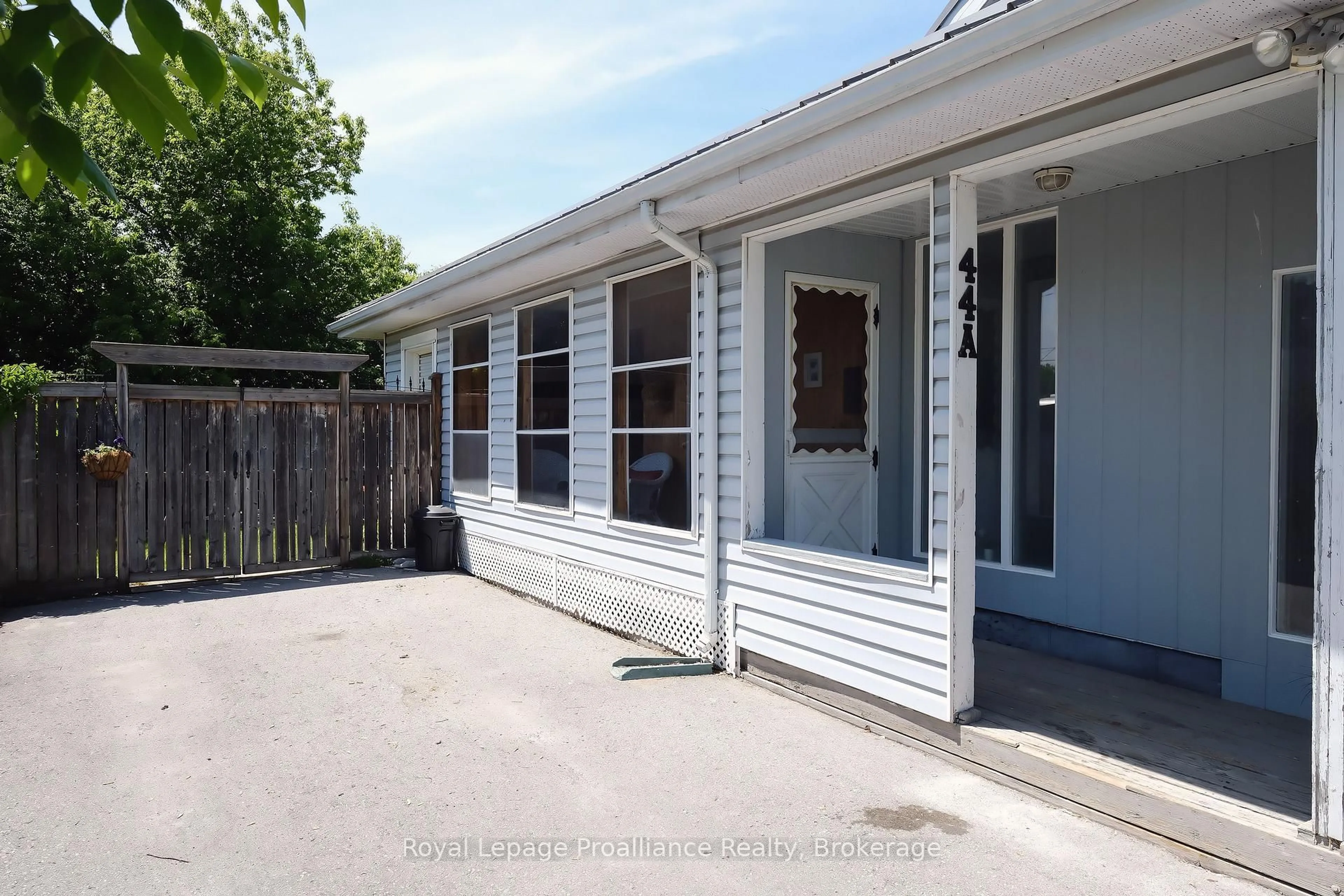 A pic from outside/outdoor area/front of a property/back of a property/a pic from drone, street for 44 Ponton St, Belleville Ontario K8P 3T6