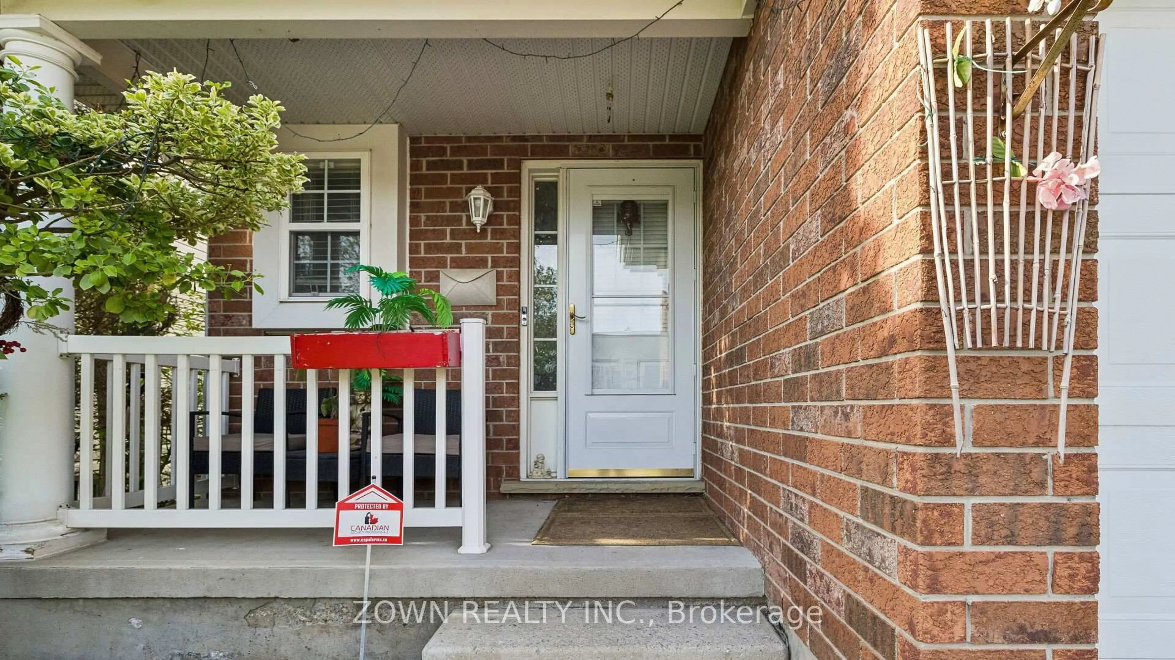 Indoor entryway for 17 BUCKTHORN Cres, Guelph Ontario N1E 7C3