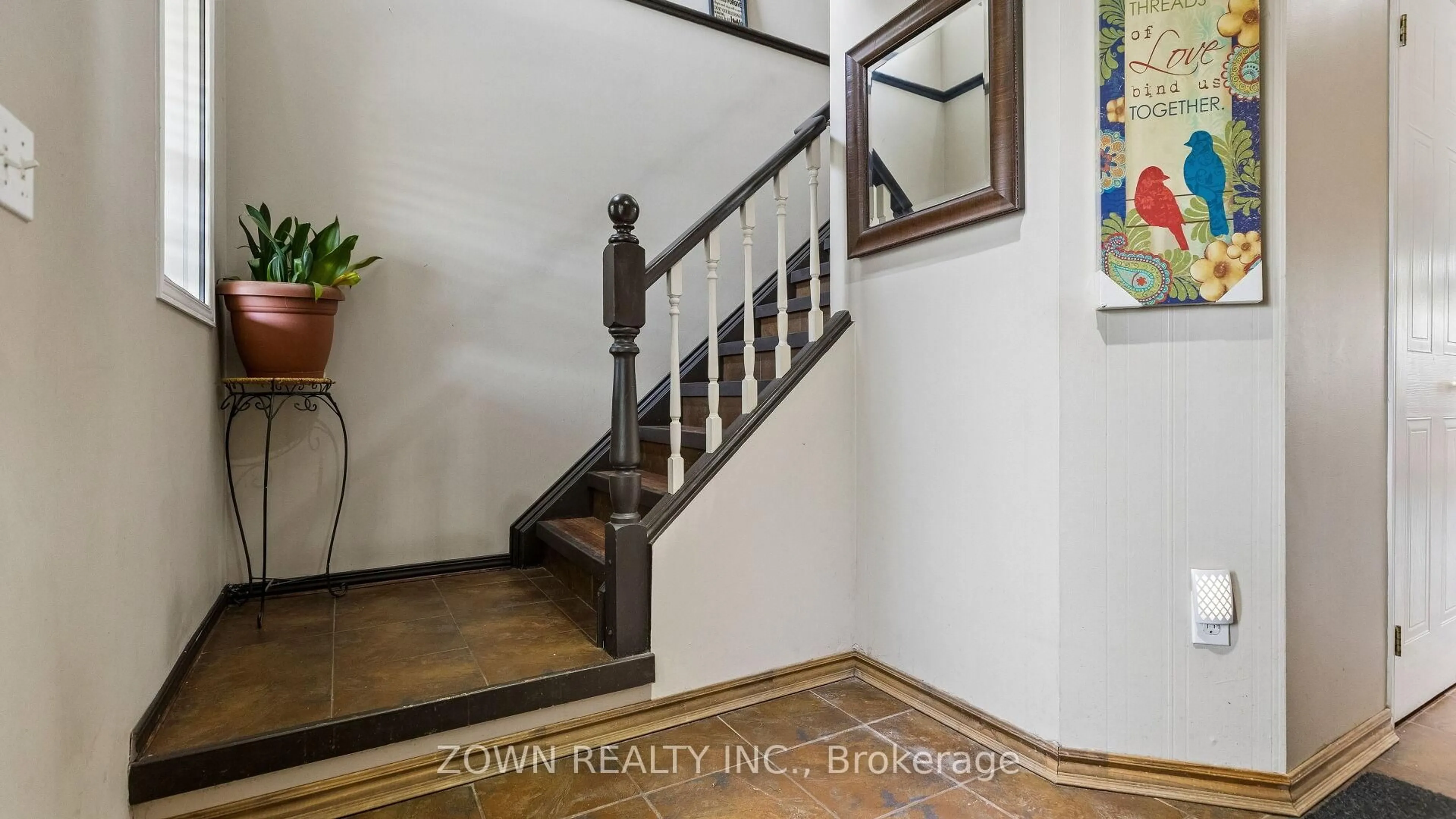 Indoor foyer for 17 BUCKTHORN Cres, Guelph Ontario N1E 7C3
