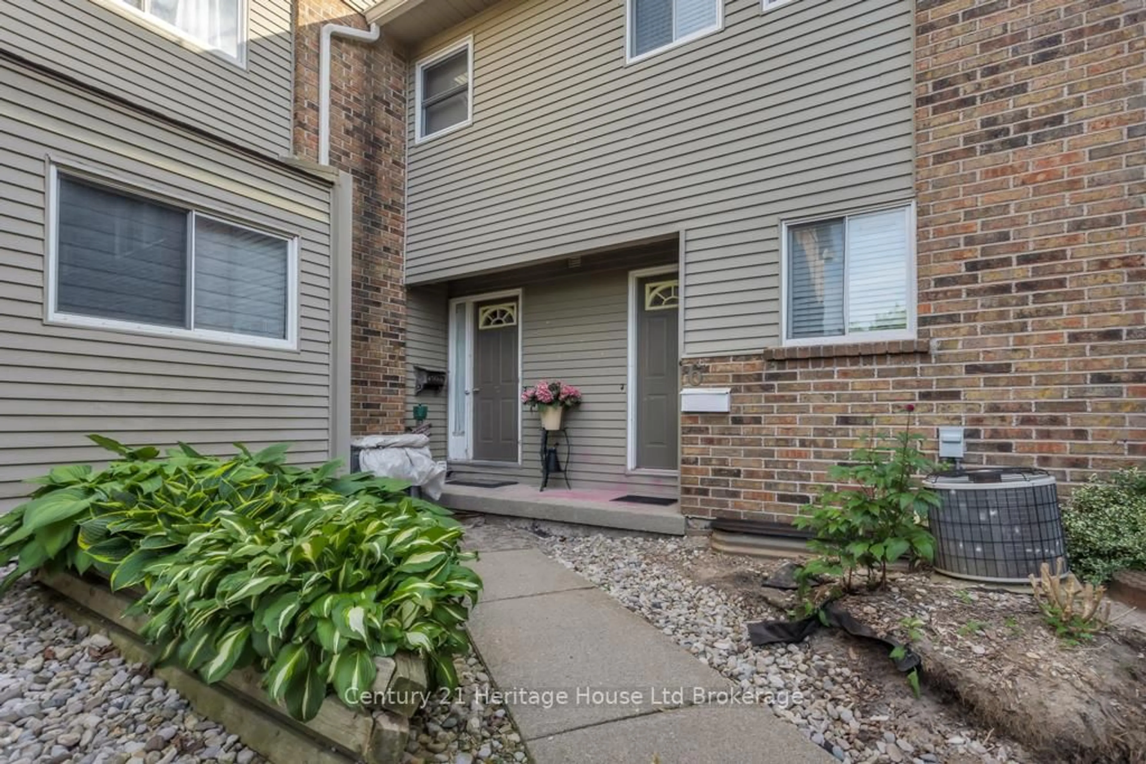 Indoor entryway for 19 Wren Crt #6, Tillsonburg Ontario N4G 5K2