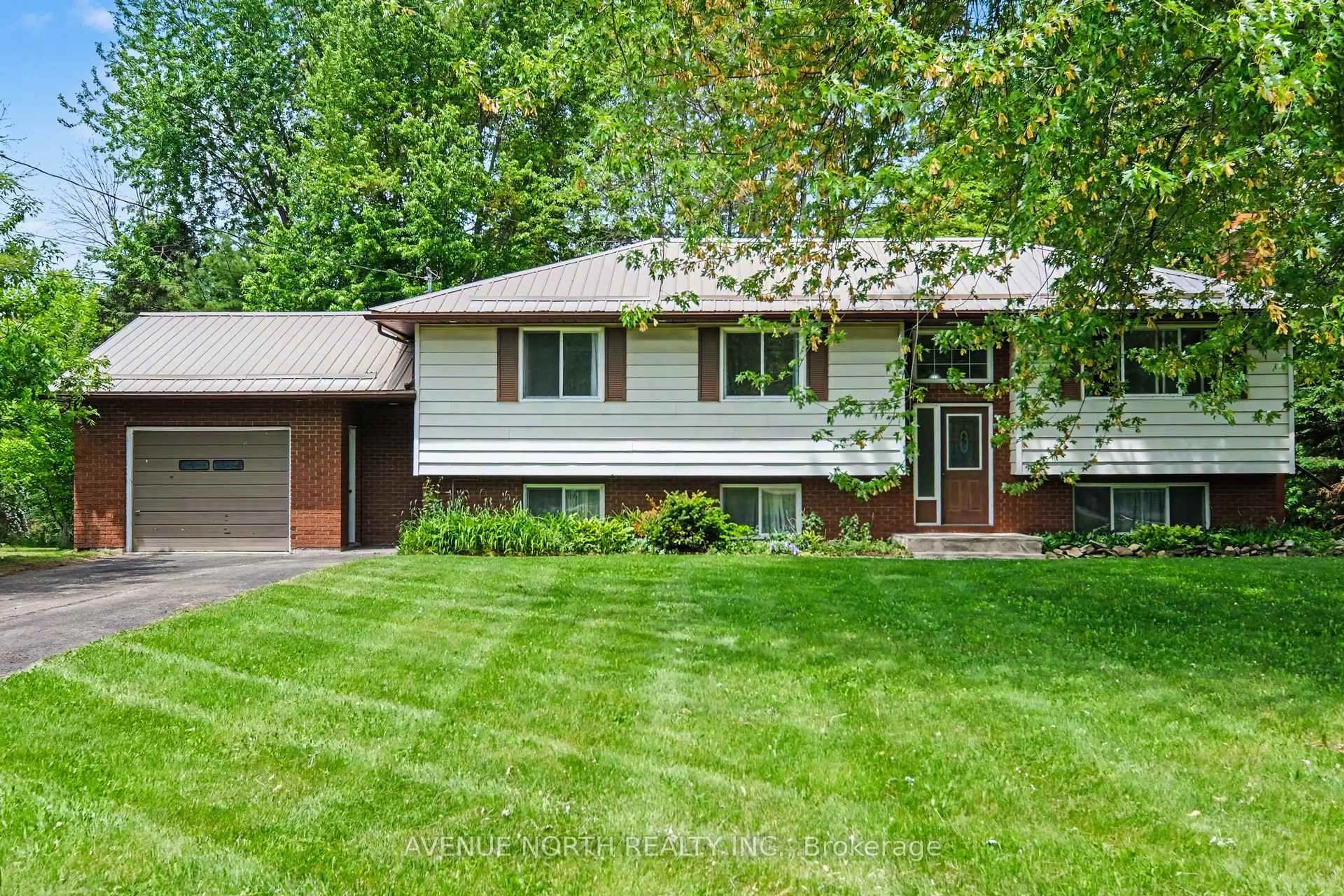 Home with vinyl exterior material, street for 146 Duncan St, Smiths Falls Ontario K7A 4S4