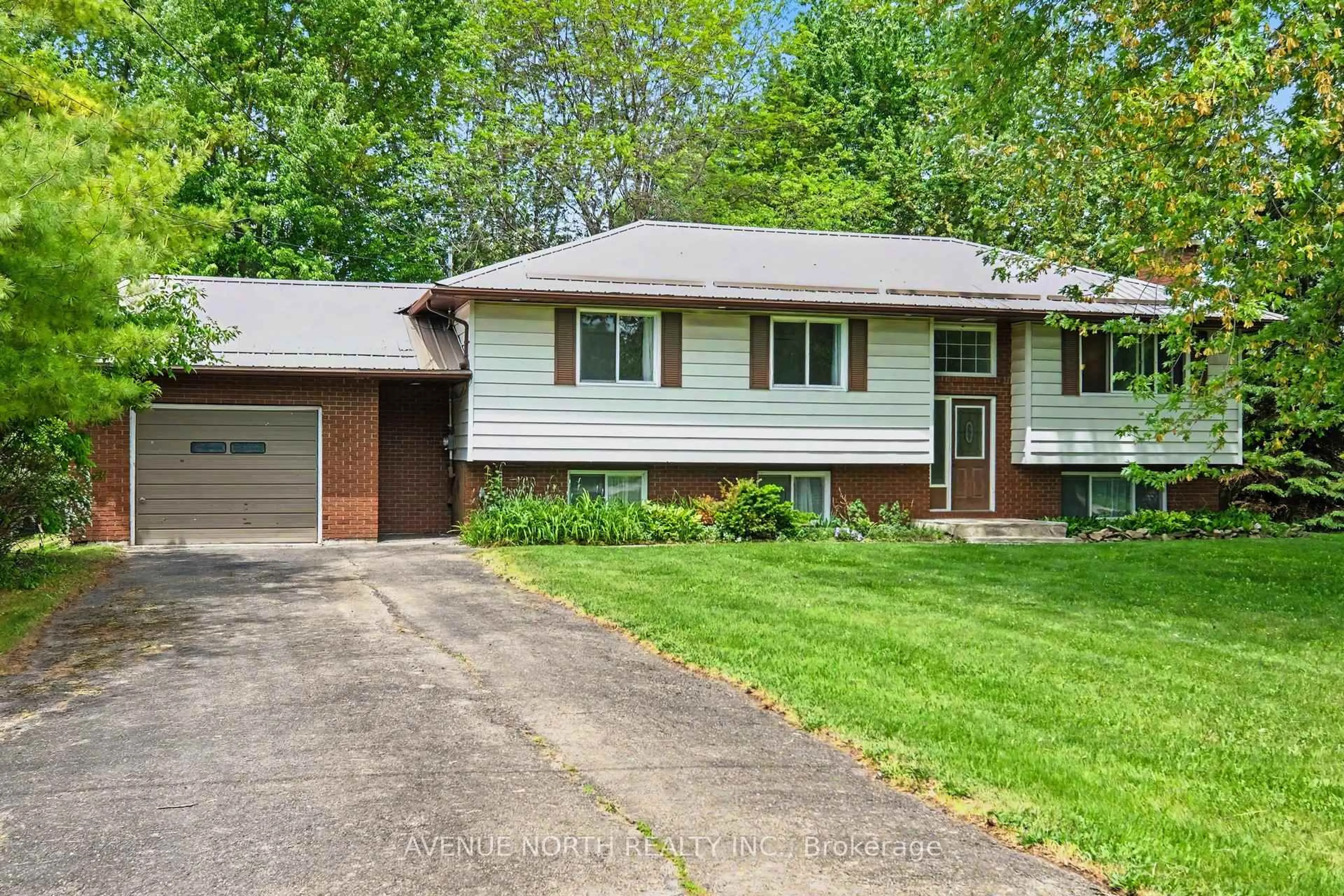 Home with vinyl exterior material, street for 146 Duncan St, Smiths Falls Ontario K7A 4S4