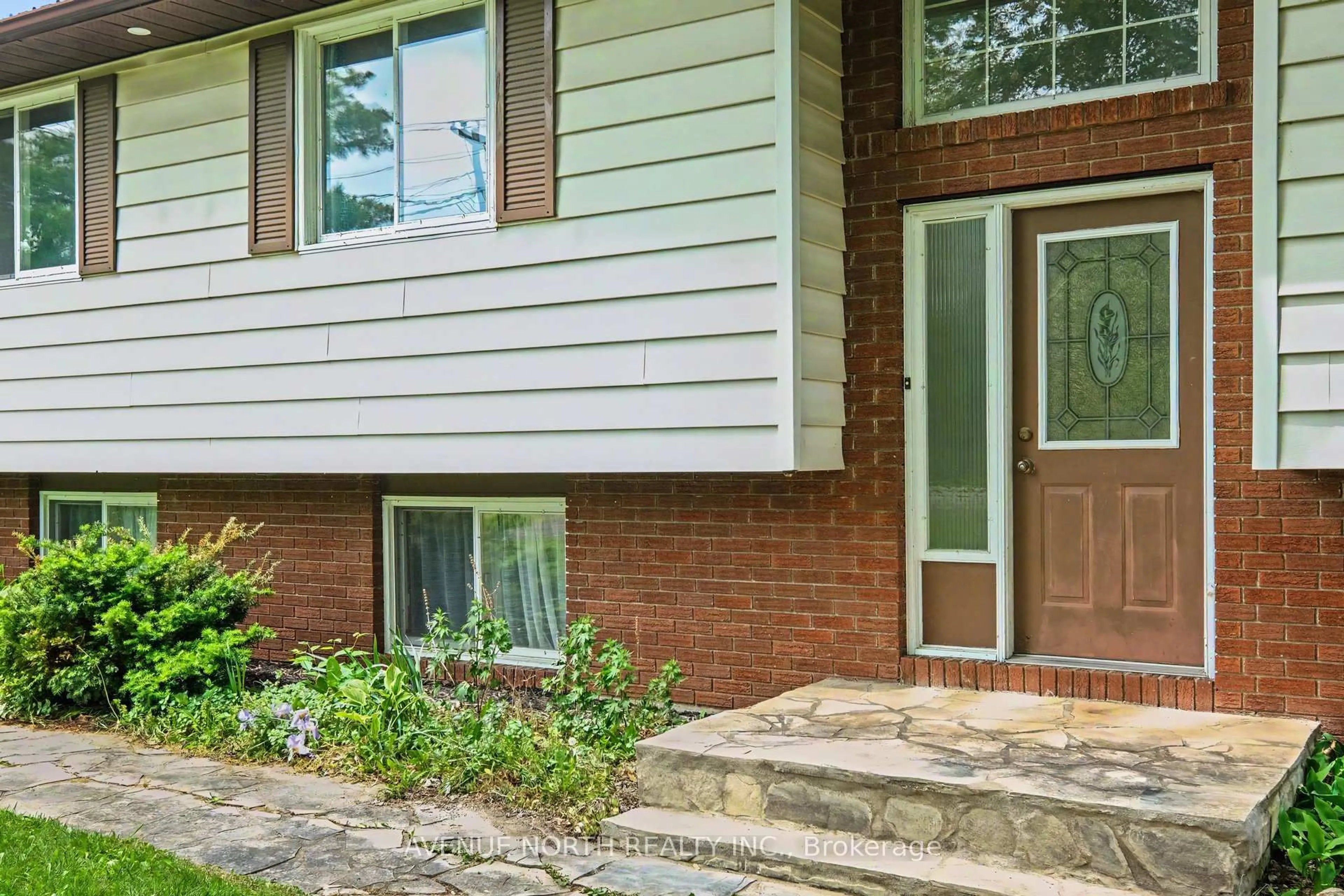 Home with brick exterior material, street for 146 Duncan St, Smiths Falls Ontario K7A 4S4
