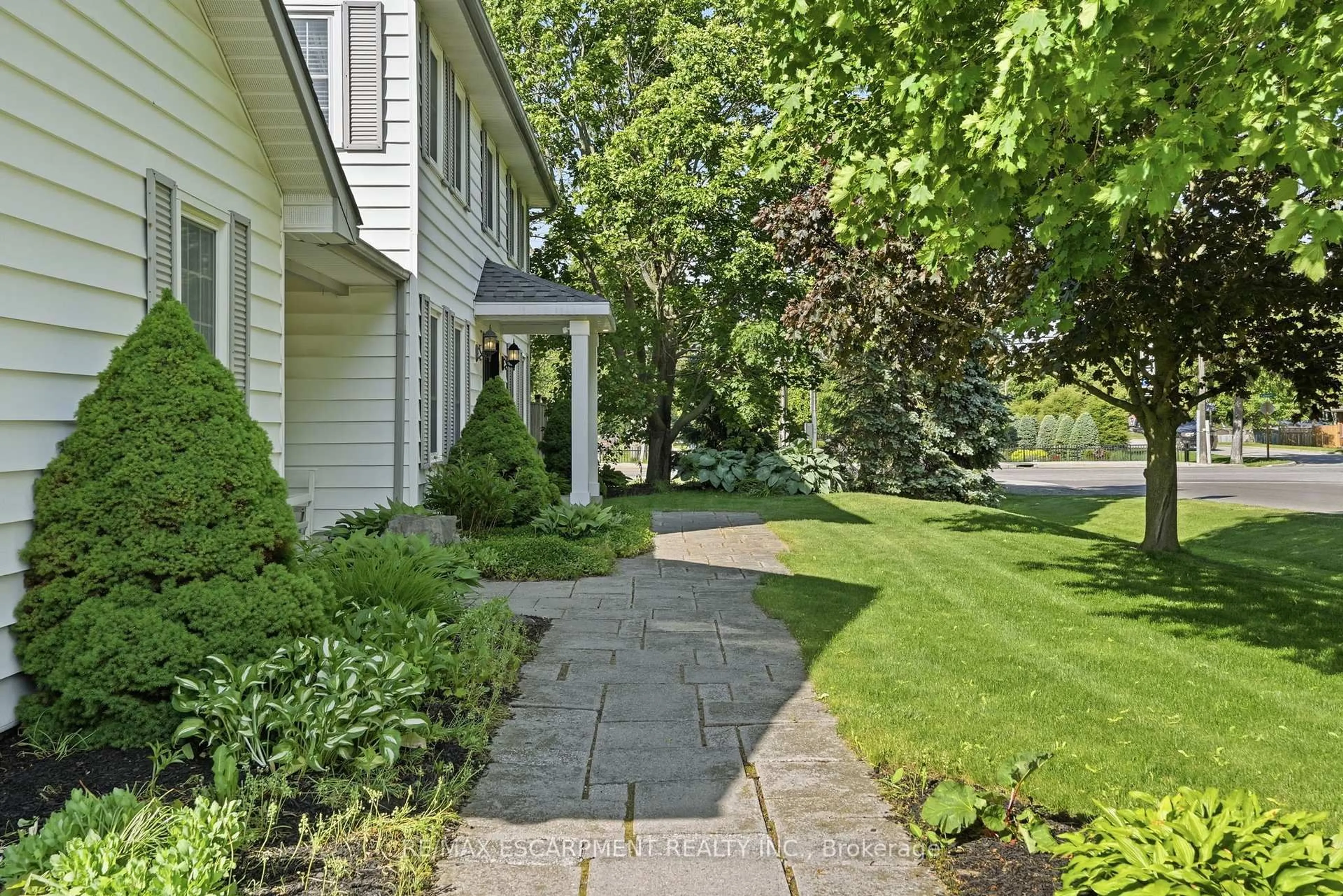 Patio, street for 1 Meander Clse, Hamilton Ontario L0R 1H1