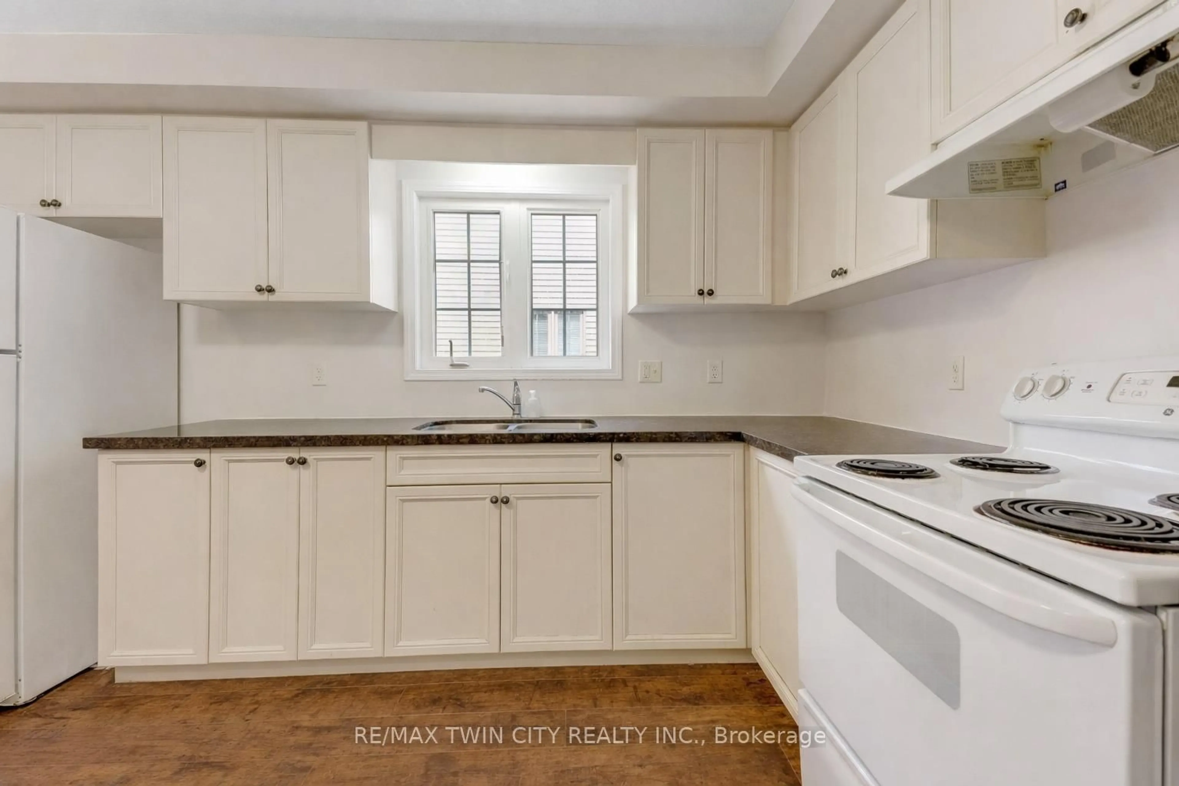Standard kitchen, ceramic/tile floor for 931 Glasgow St #5B, Kitchener Ontario N2N 0B6