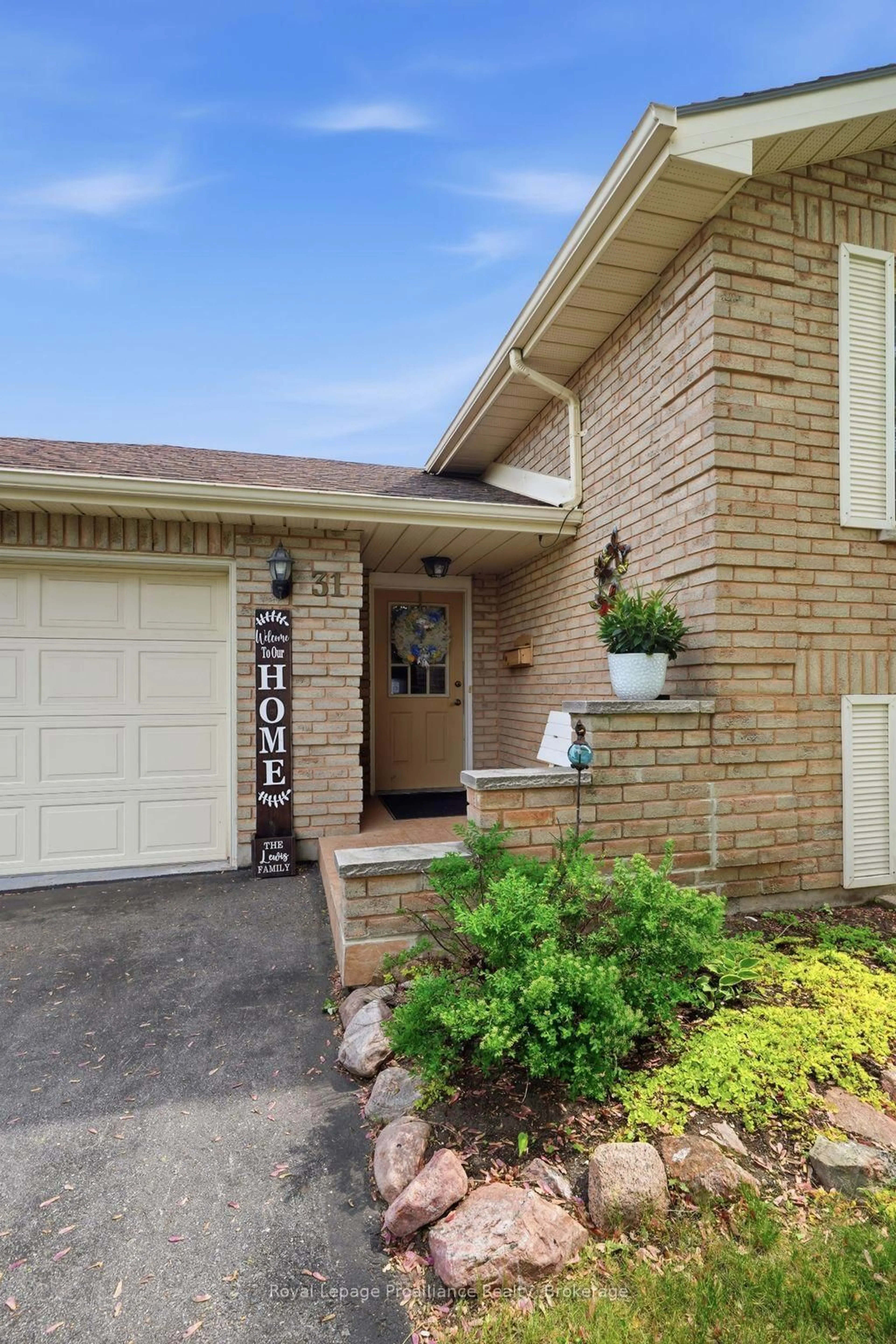 Home with brick exterior material, street for 31 Springbrook Cres, Belleville Ontario K8P 5B9
