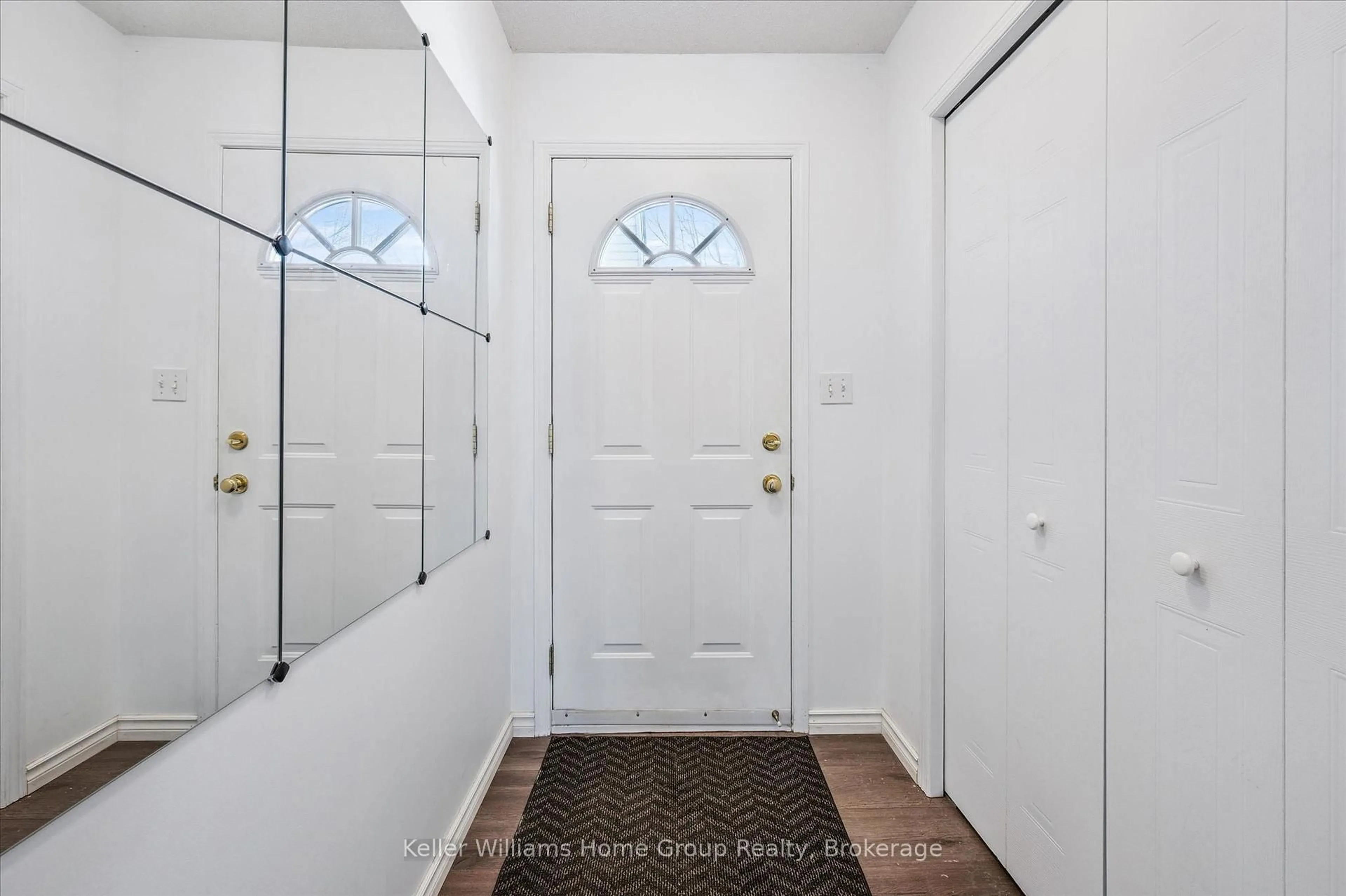 Indoor entryway for 151 Clairfields Dr #23, Guelph Ontario N1L 1P5