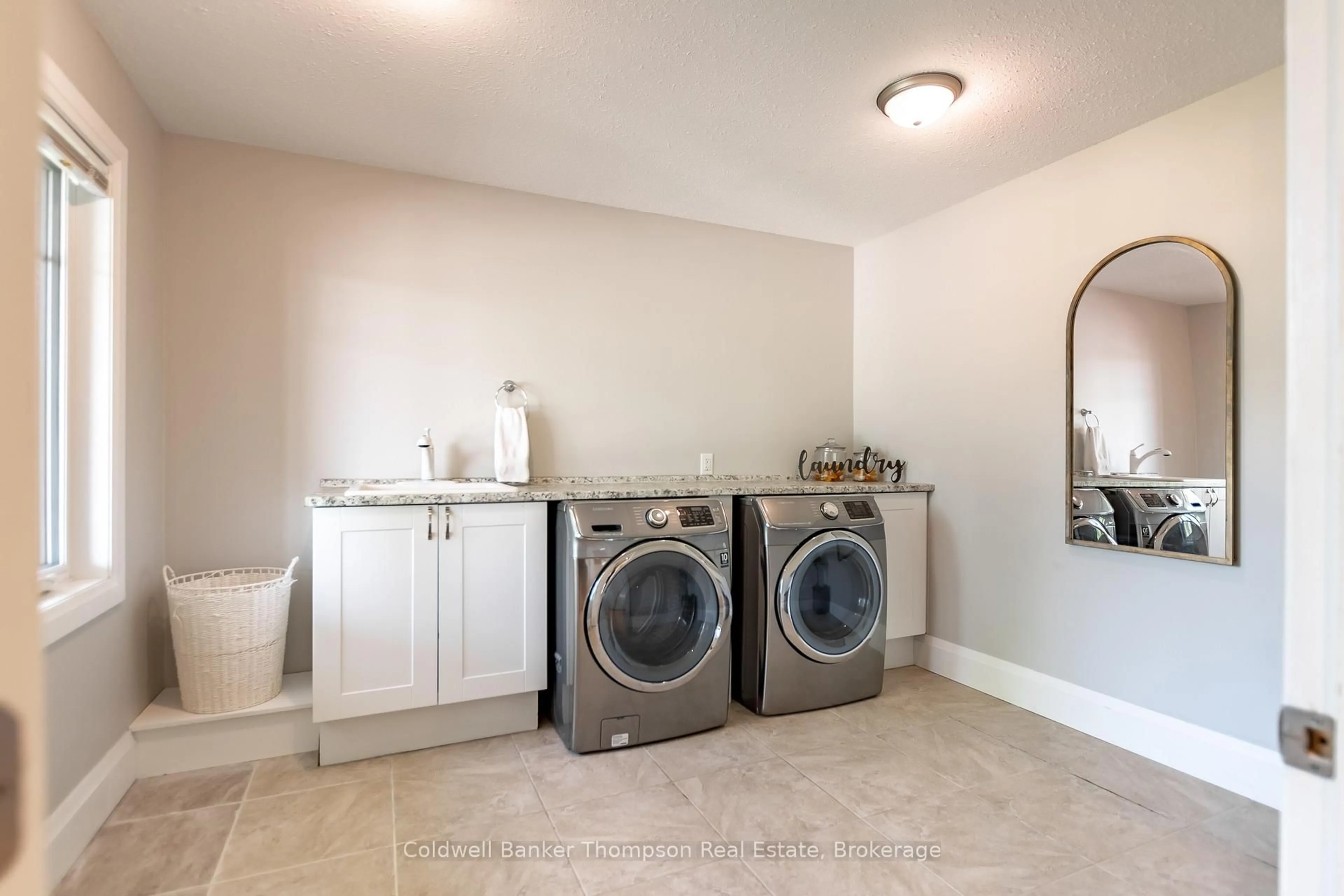 Laundry room for 20 Goodwin Dr, Huntsville Ontario P1H 2R3