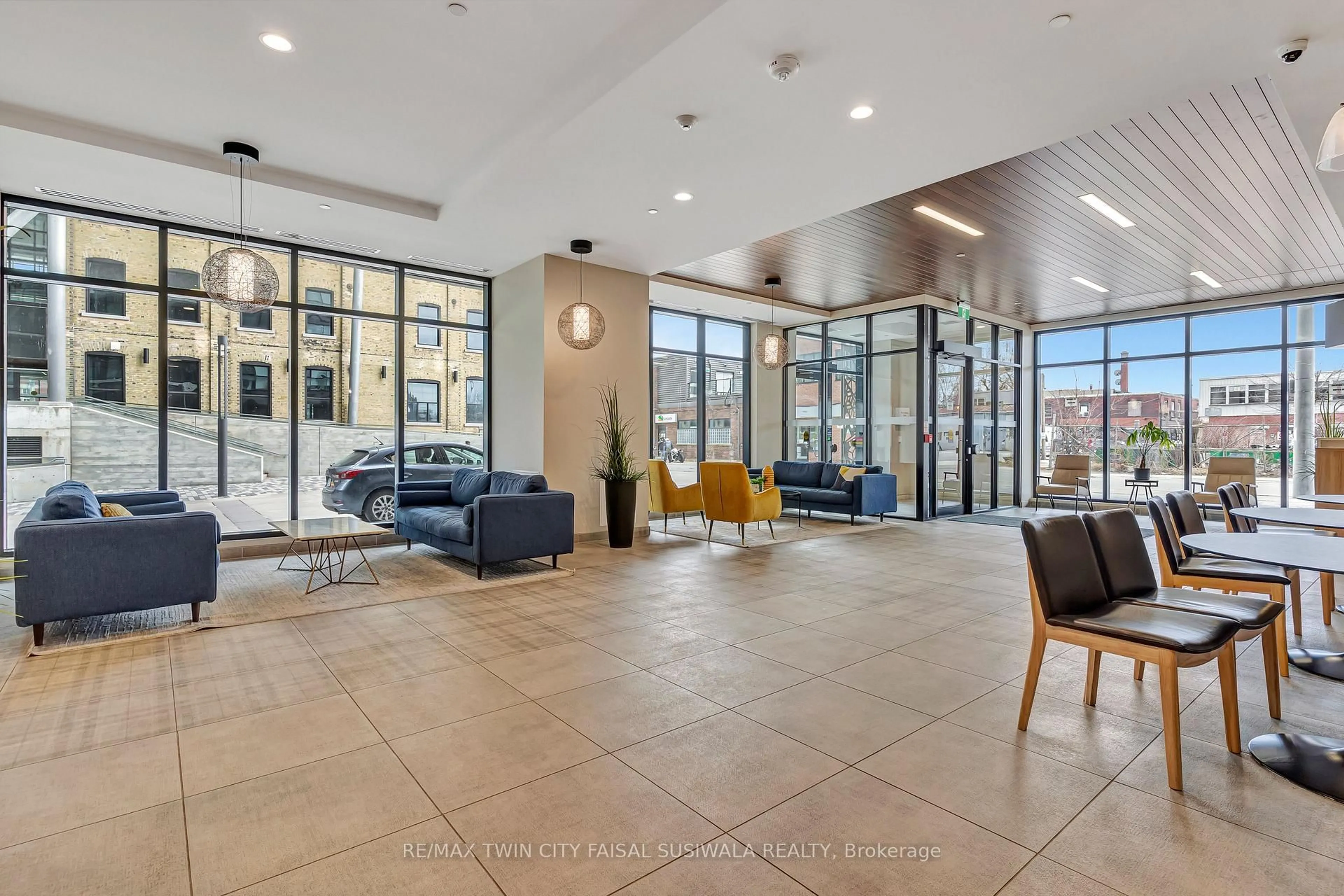 Lobby for 108 Garment St #904, Kitchener Ontario N2G 0E2