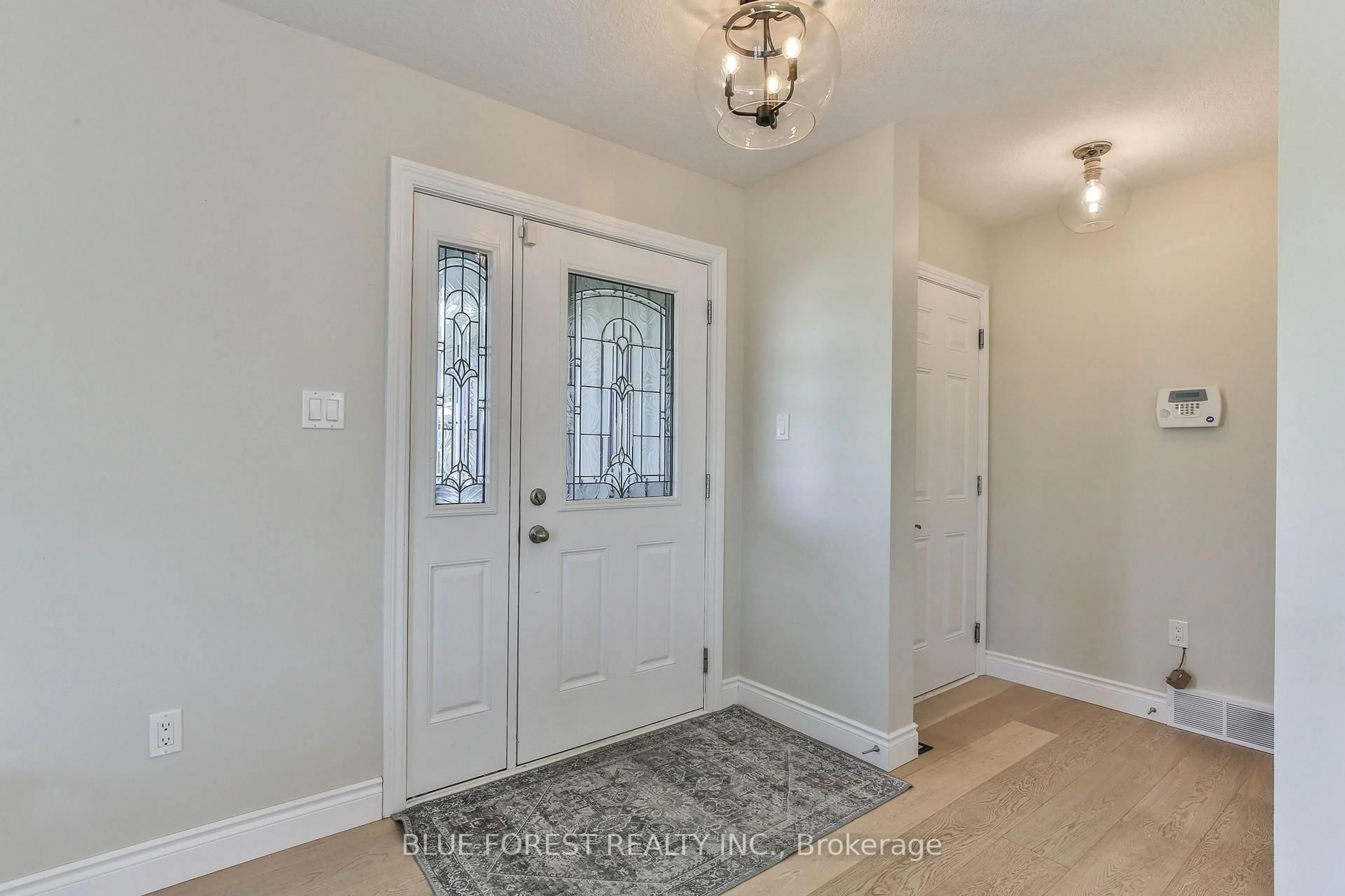 Indoor entryway for 16 Brooker Tr, Thames Centre Ontario N0M 2P0