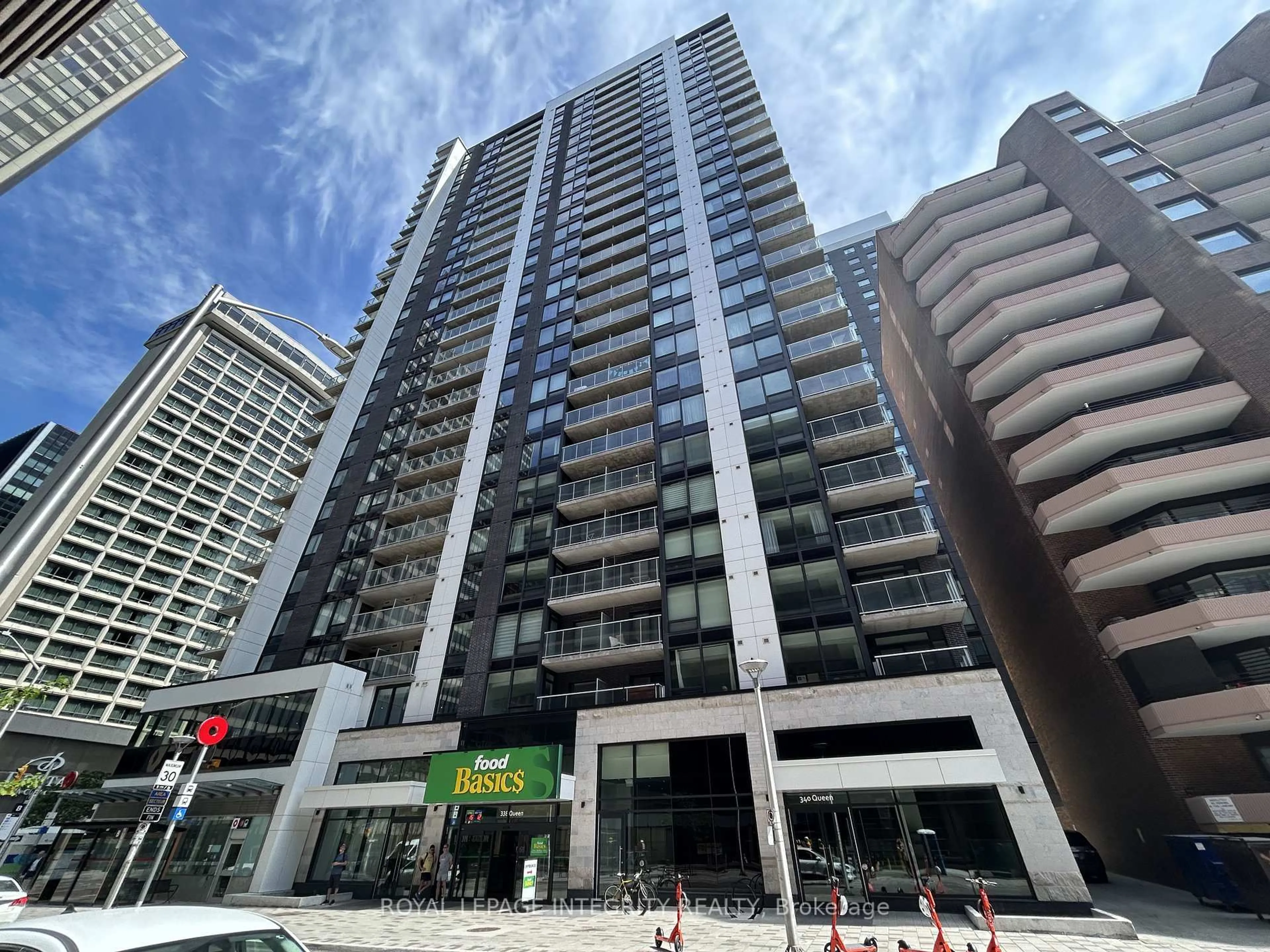 Indoor foyer for 340 Queen St #810, Ottawa Ontario K1R 0G1