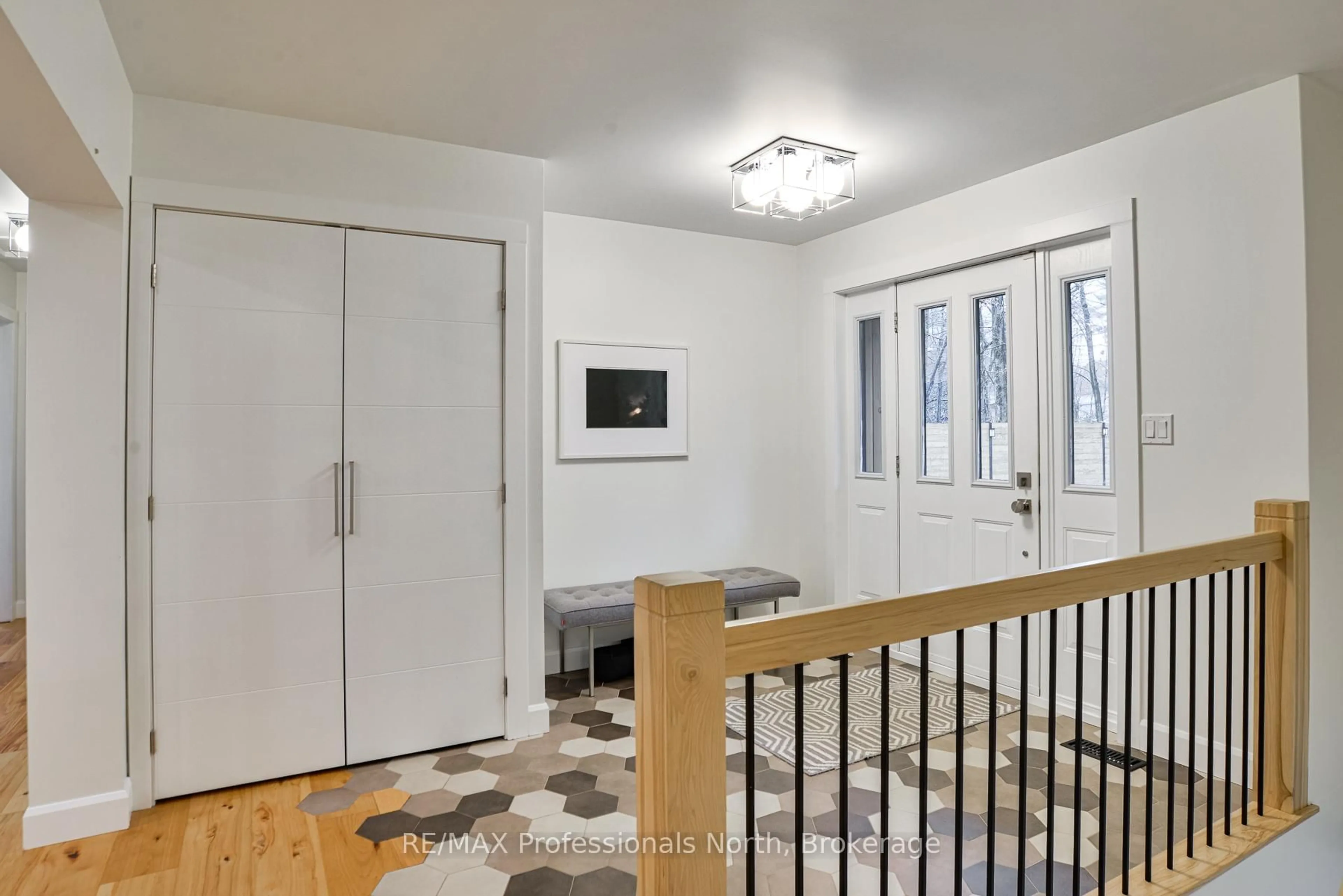 Indoor entryway for 225 Blanchard St, Gravenhurst Ontario P1P 1A8