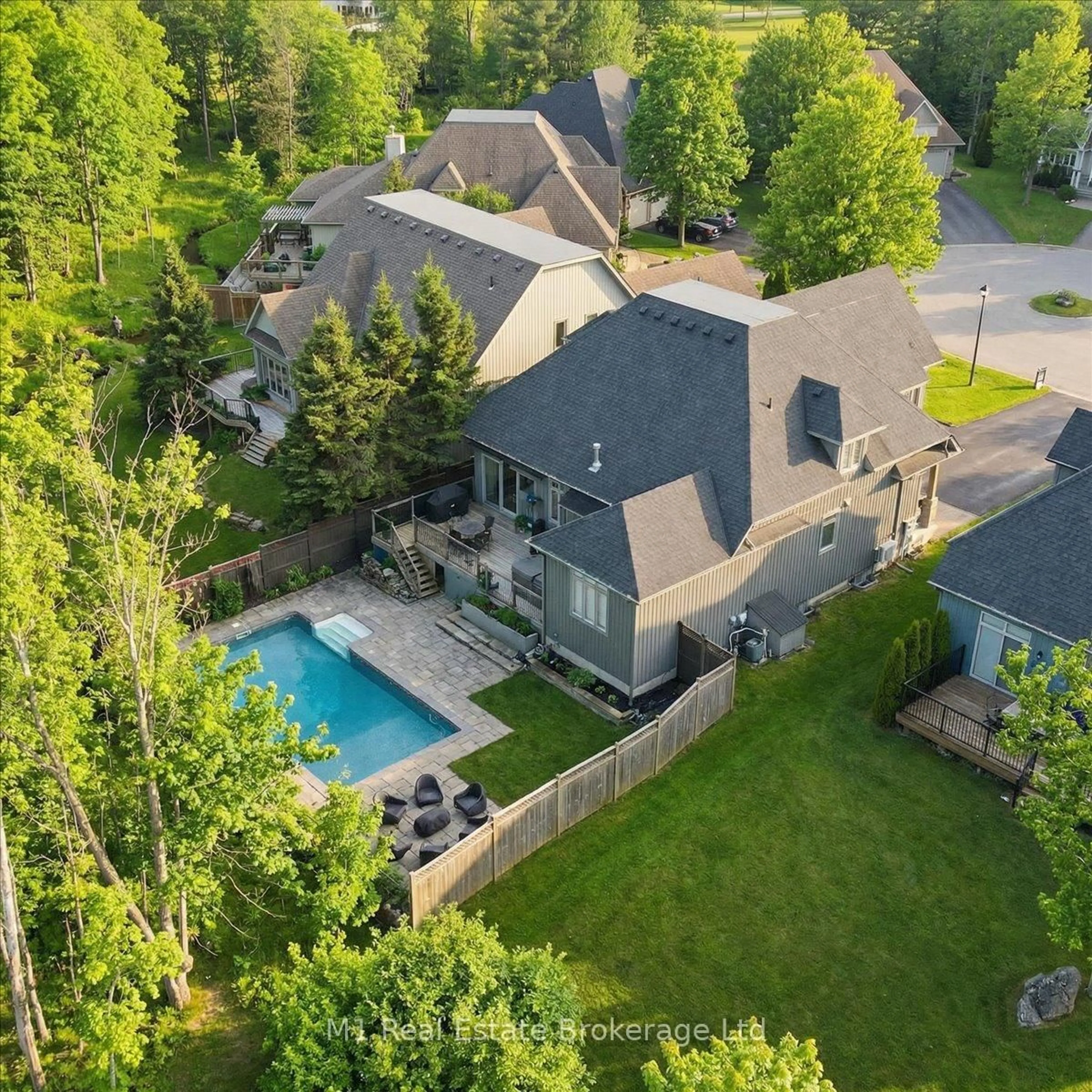 A pic from outside/outdoor area/front of a property/back of a property/a pic from drone, mountain view for 11 Breakwater Crt, Gravenhurst Ontario P1P 0A2
