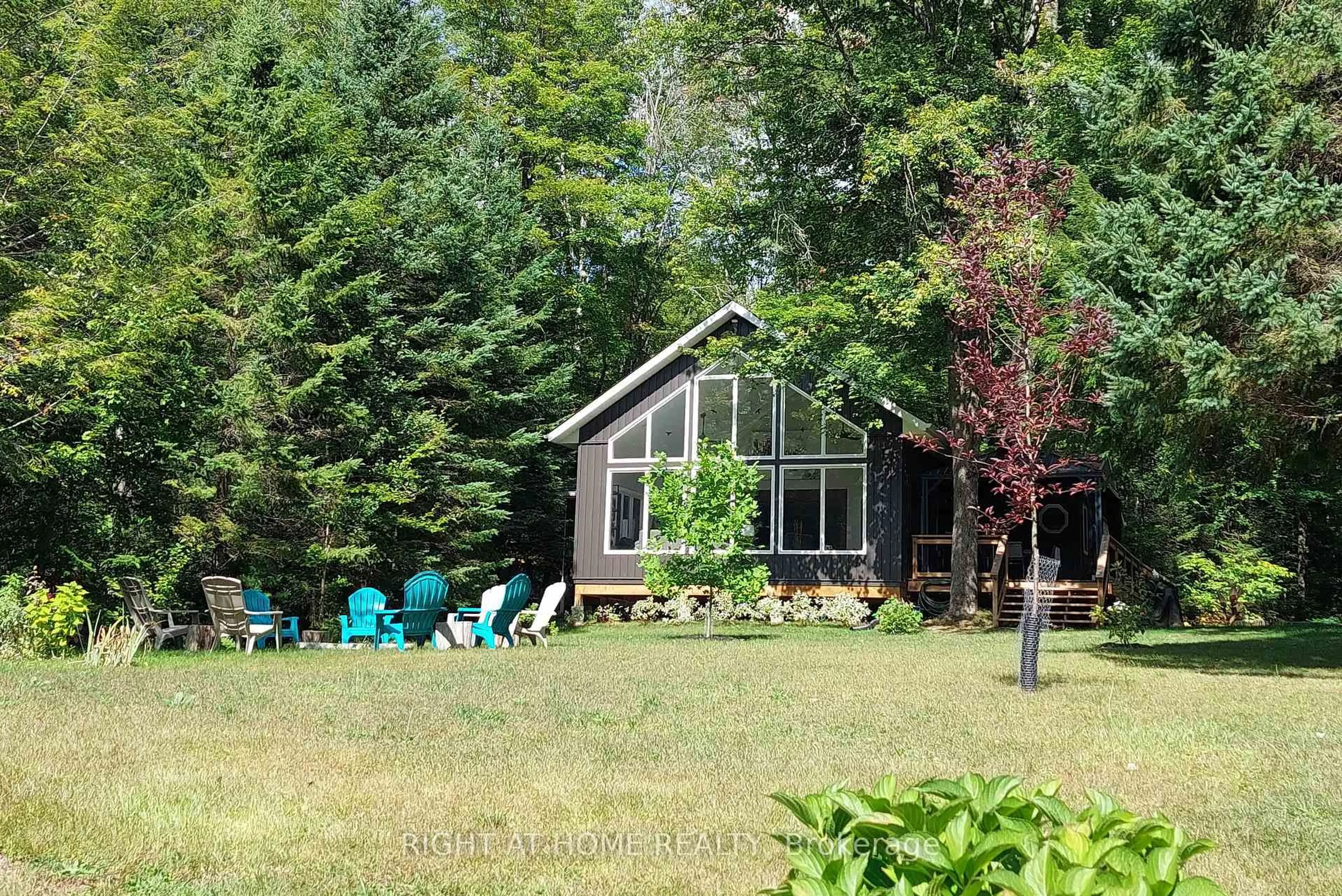 Patio, unknown for 1353 Sherwood Forest Rd, Bracebridge Ontario P1L 1X3